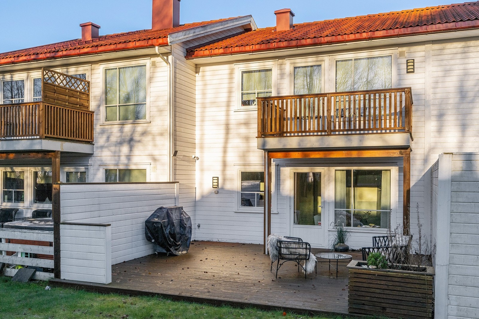 Leiligheten ligger i rolige og barnevennlige omgivelser, plassert i Bekkejordet boligsameie på Vear. Et veletablert og populært boligområde med et koselig nabolag. Galleribilde