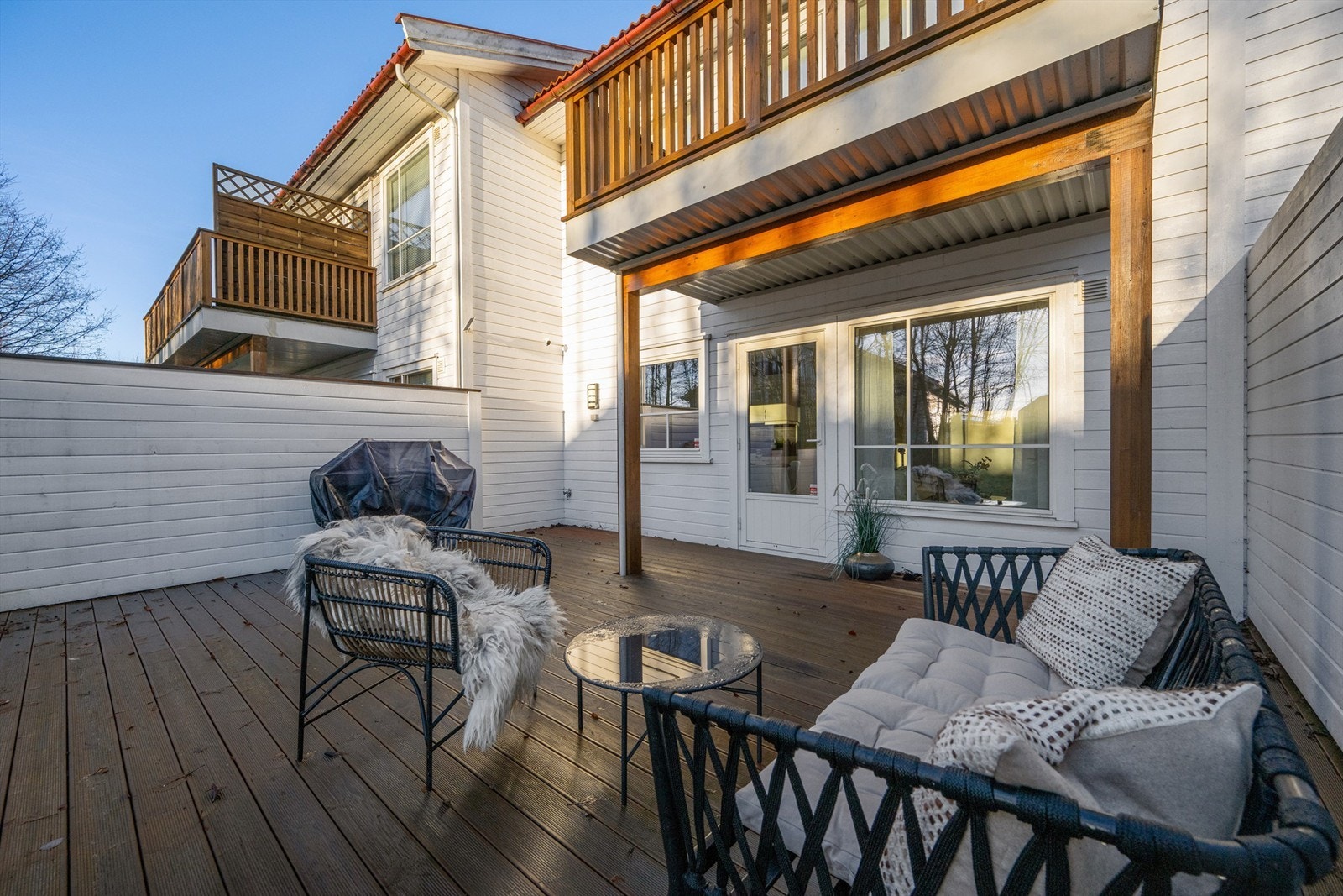 Nærområde byr på gode fritidstilbud med ungdomsklubb, golfhall, Vestfold Golfklubb med 18-hulls golfbane og Vear Idrettsforening med diverse fritidstilbud. Galleribilde