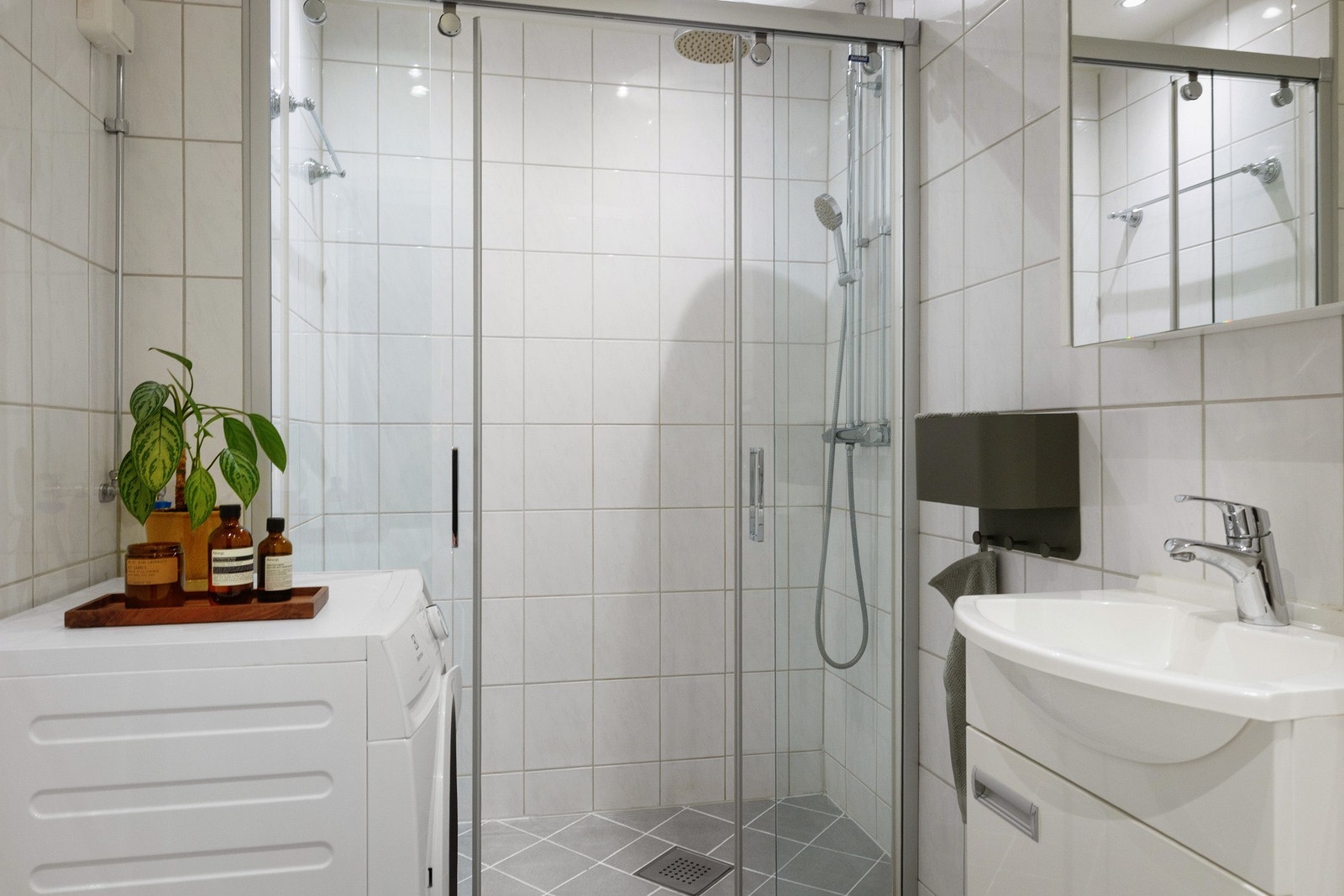 Elektrisk gulvvarme. Plass og opplegg til vaskemaskin. Galleribilde