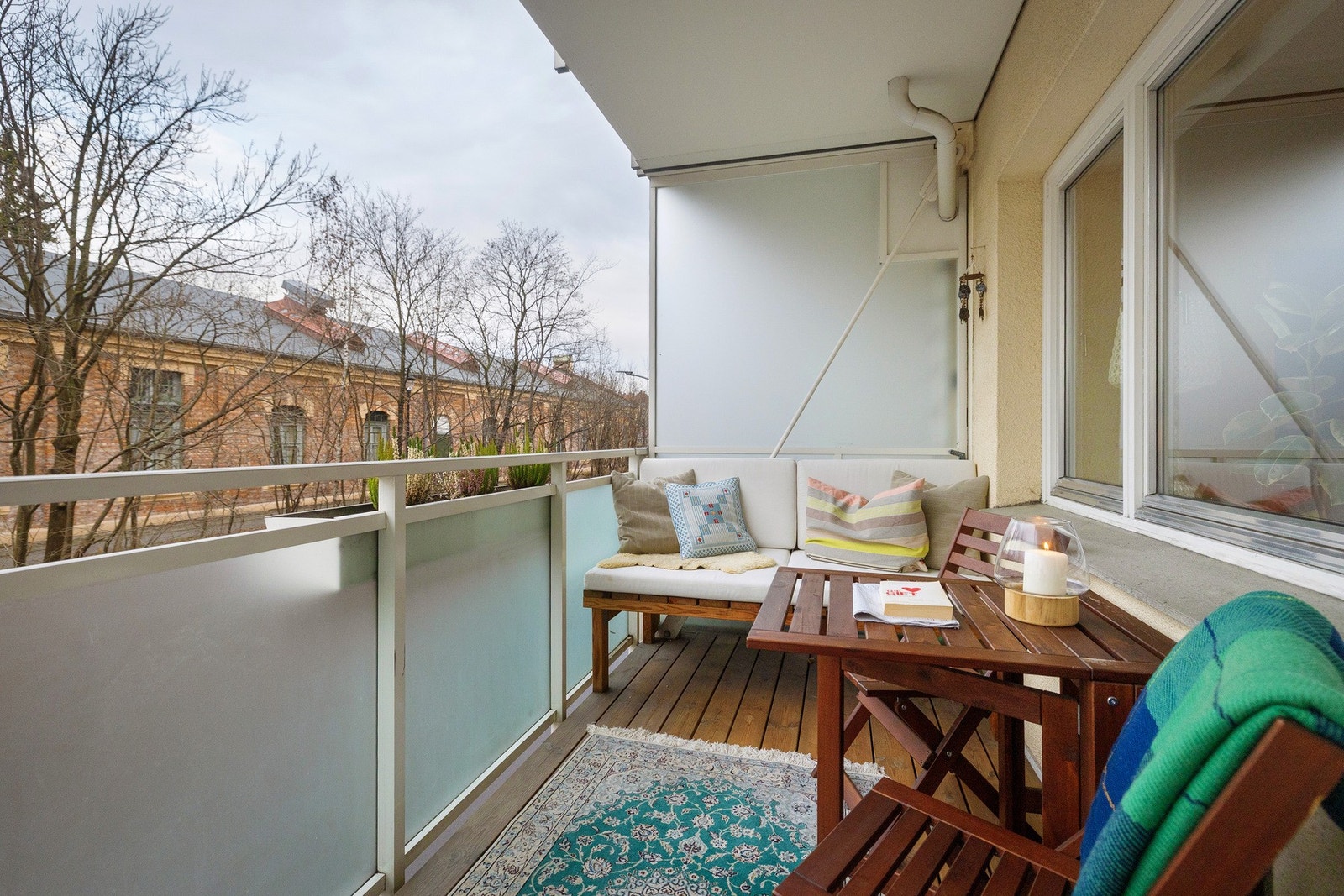 Balkongen har god plass til møblement og grill. Galleribilde