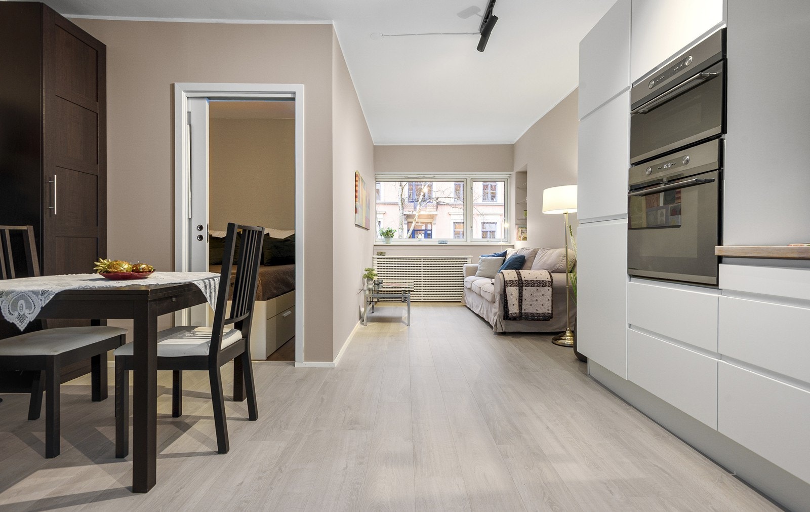 Sander Flåte har gleden av å presentere Jacob Aalls gate 23A- En lys og attraktiv 2-roms selveier med etterspurt beliggenhet på populære Majorstuen. Foto: STUDIO OSLO AS v/ Frantz Galleribilde