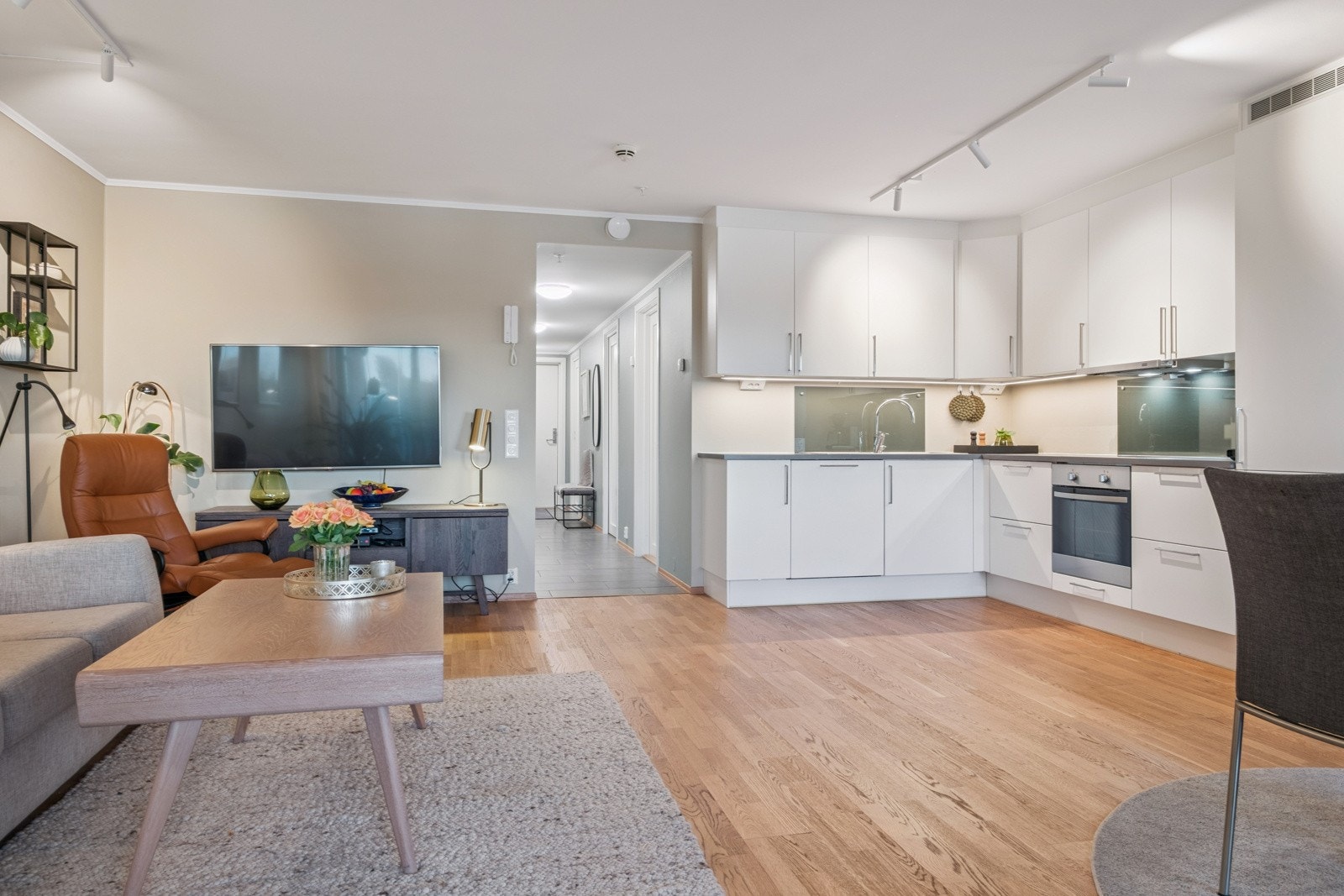 Den åpne stue/kjøkkenløsningen er til sammen 31 kvm. Galleribilde