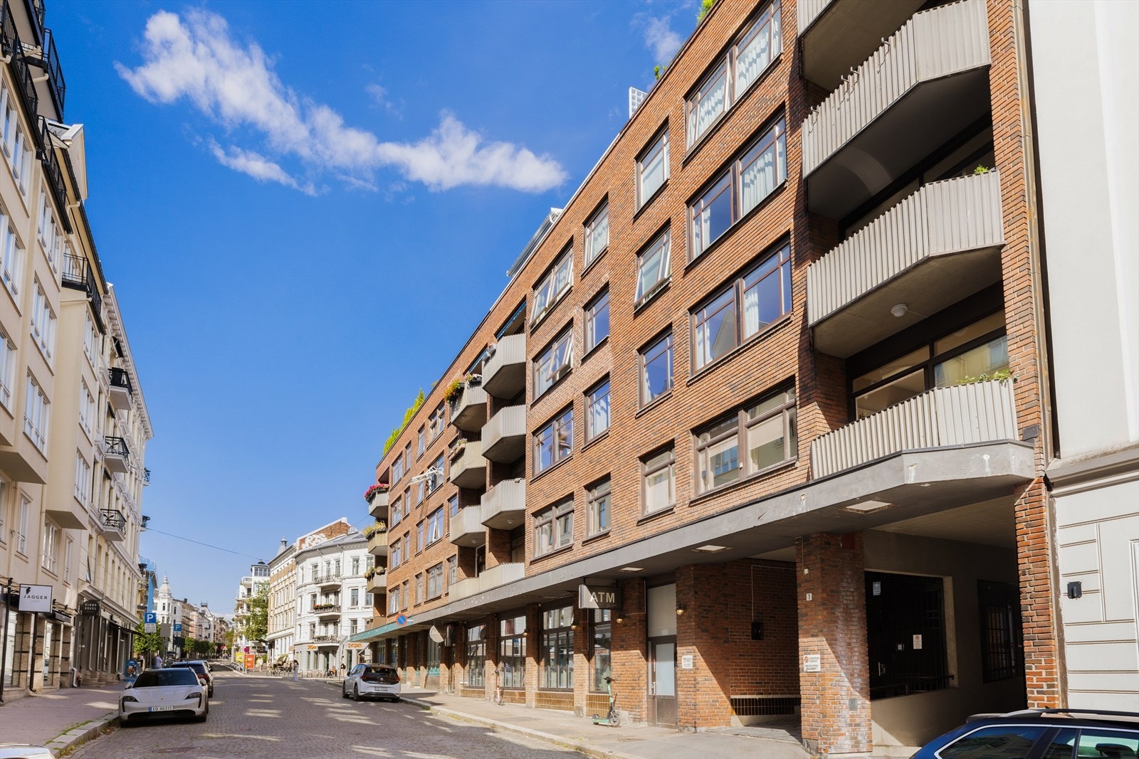 Byggets 2. etasje var opprinnelig næringslokaler som ble bygget om til boligformål i 2012. Sameiet består i dag av 20 seksjoner, hvorav 18 er leiligheter, 1 forretningslokale og 1 garasjeanlegg Galleribilde