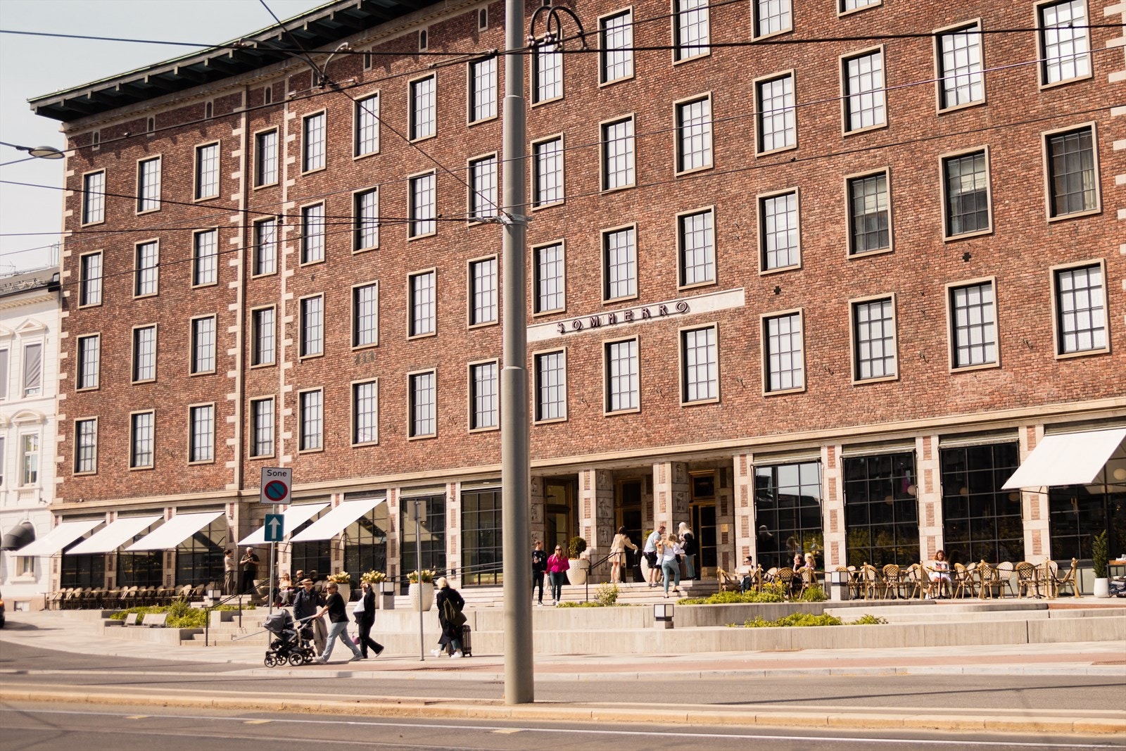 Sommerro tilbyr en helhetlig opplevelse med restauranter i toppklasse, takterrasse med basseng, spa, treningssenter og kulturelle arrangementer Galleribilde