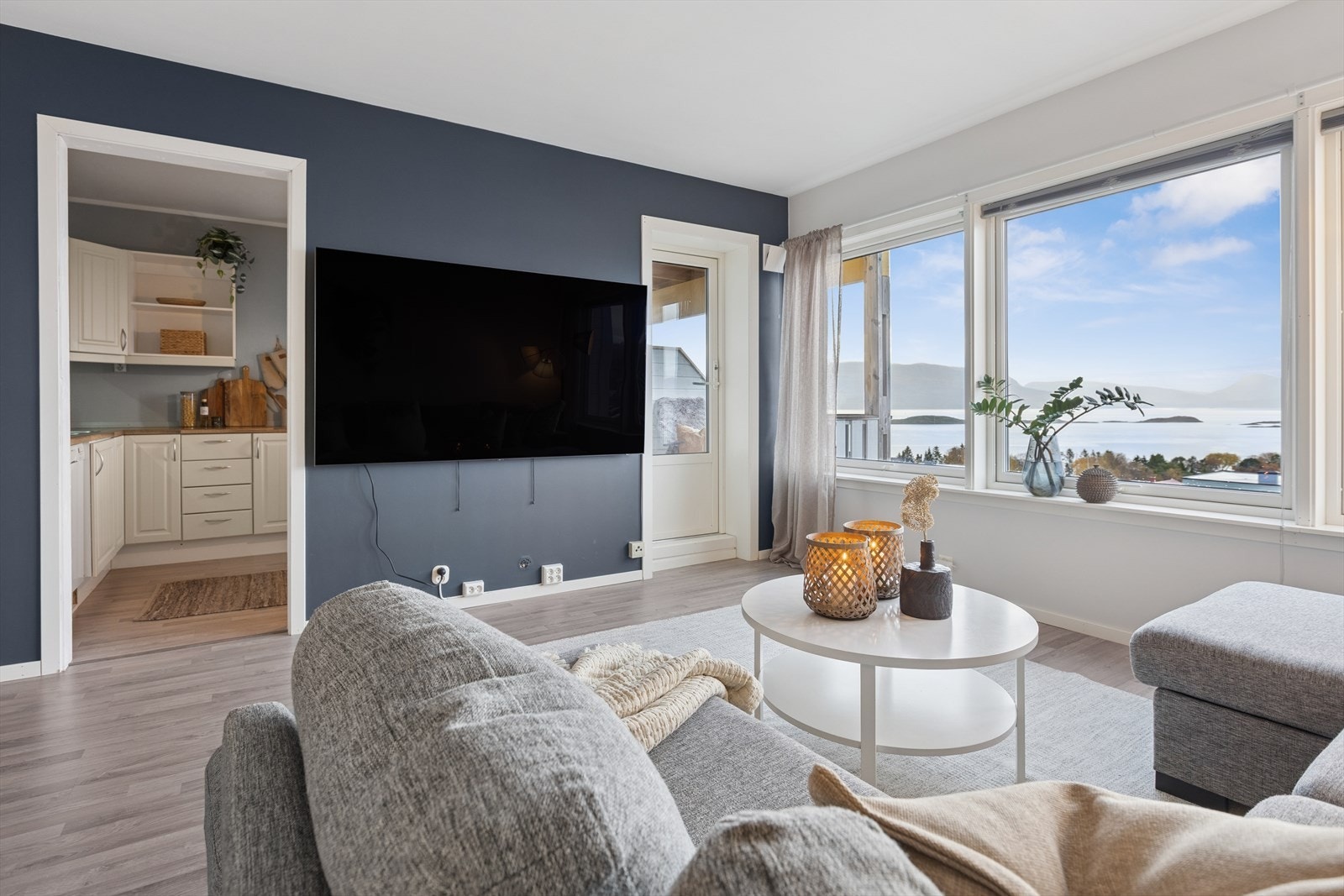 I 2022 ble det gulv i stue, kjøkken og ett av soverommene. Galleribilde