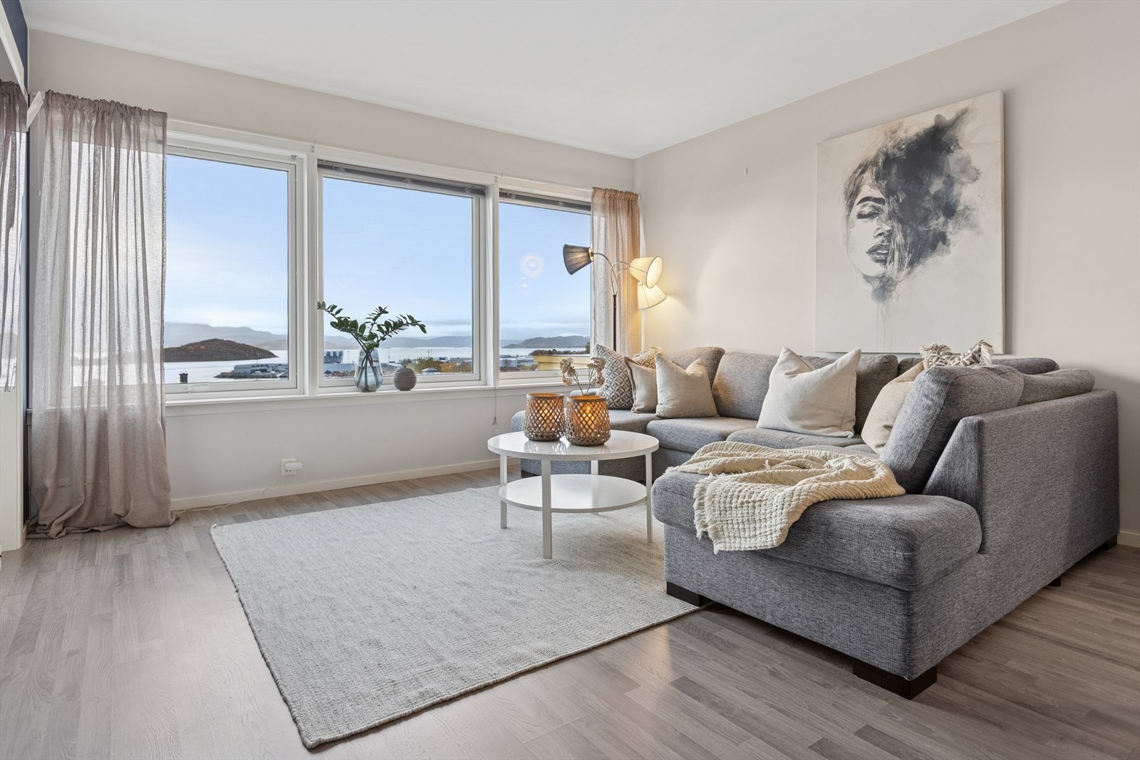 Her får man kort vei til blant annet flotte turområder, dagligvarebutikker, kjøpesenter og kollektiv transport. Galleribilde