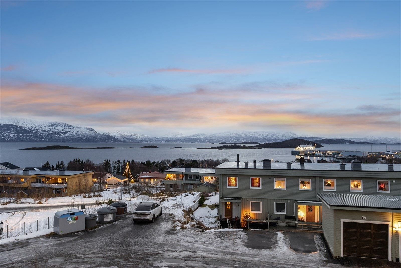 Her får man nydelig utsikt mot Vågsfjorden. Galleribilde