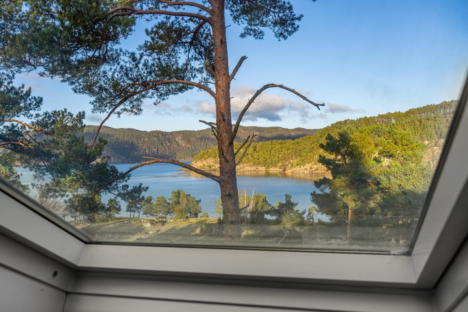 Utsikt fra loftstue. Galleribilde