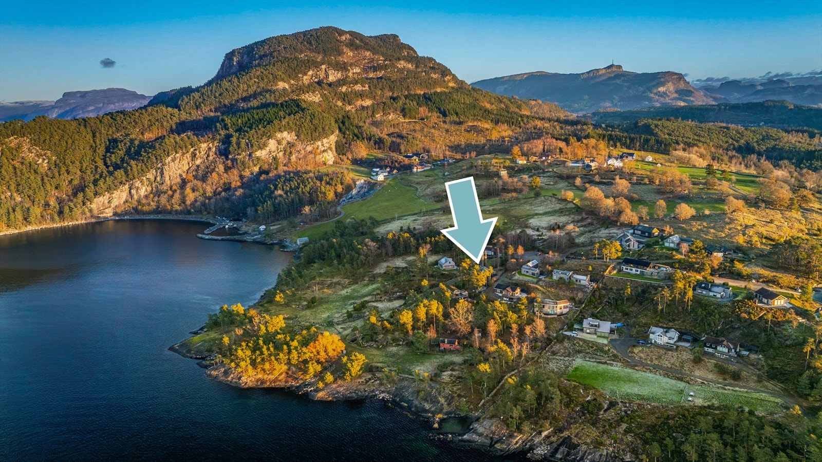 En av de store styrkene ved Randa 162 er nærheten til sjø og båtliv. Hytte feltet har tilgang til båtplass i felles havn, og det er molo-løsninger som gjør adkomsten trygg og praktisk for båt. Galleribilde