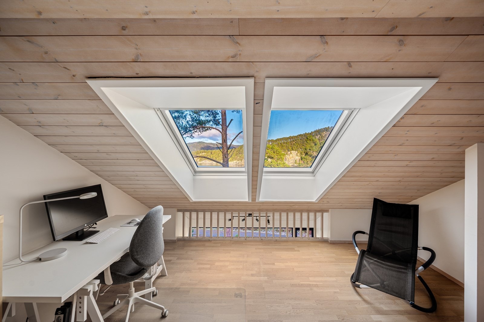 Loftstue. Galleribilde