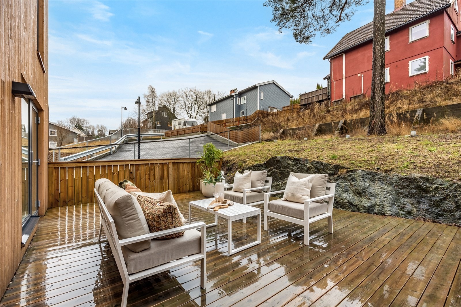 God plass til utemøbler og grill. Galleribilde