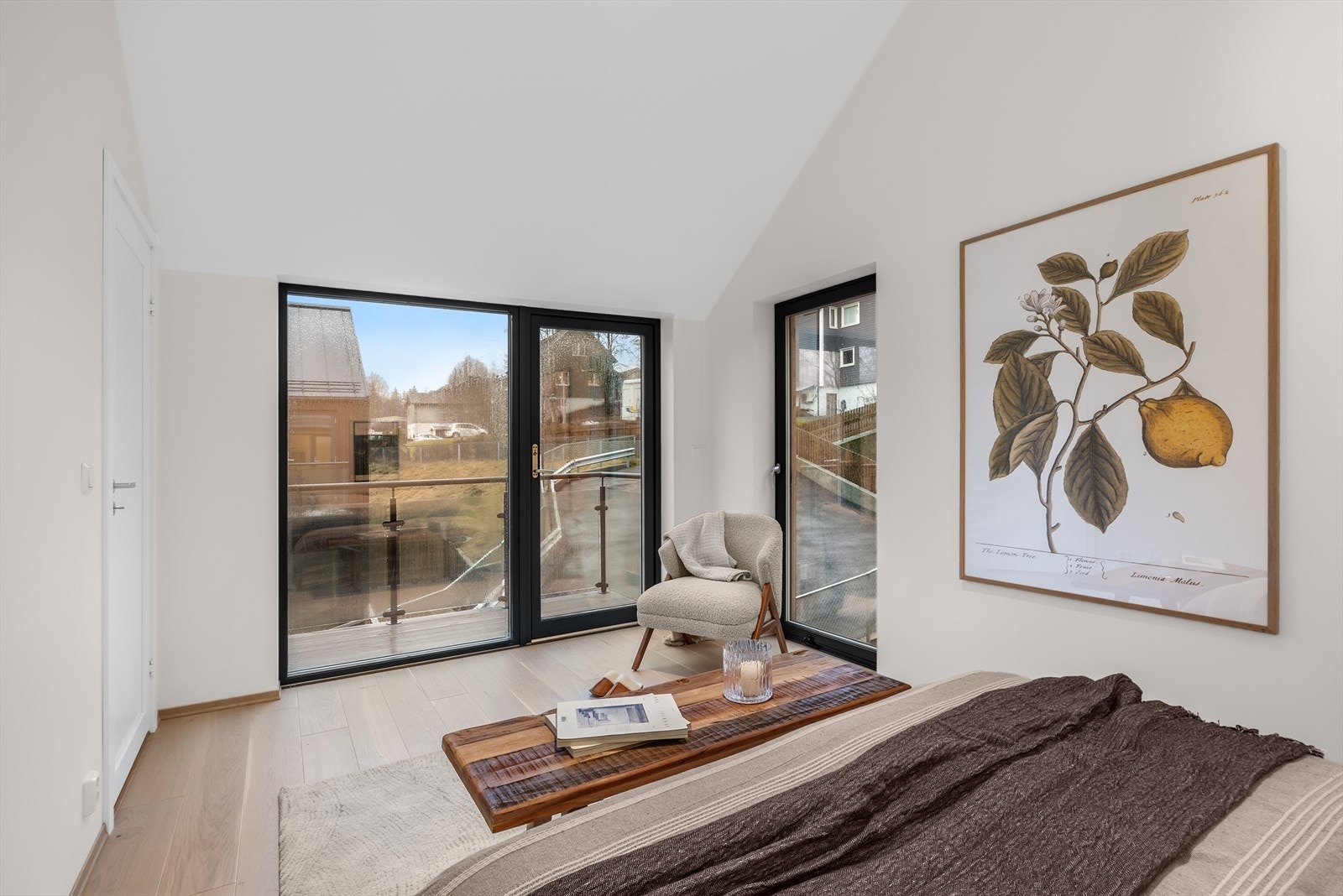 Rommet har utgang til en koselig balkong. Galleribilde