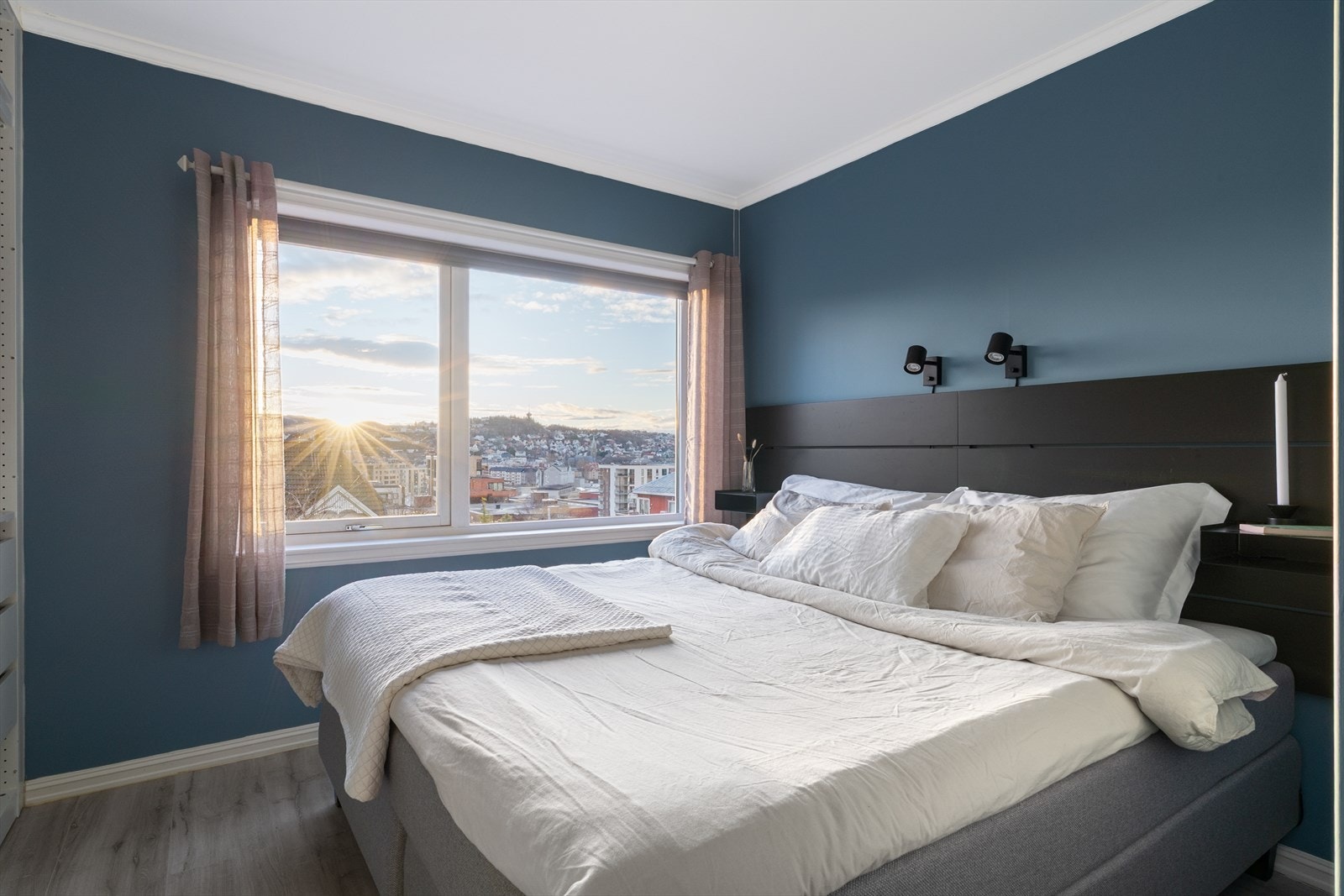 Det er to soverom i leiligheten. Soverommene er på 8 og 10 kvm. Galleribilde