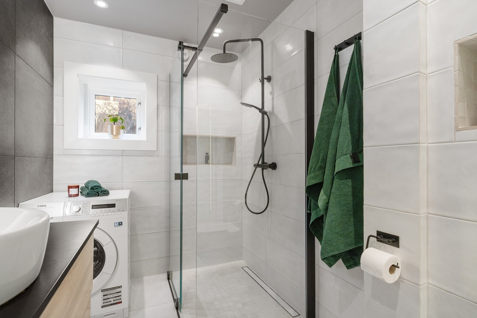 Her er det varme i gulv og opplegg for vaskemaskin. Galleribilde