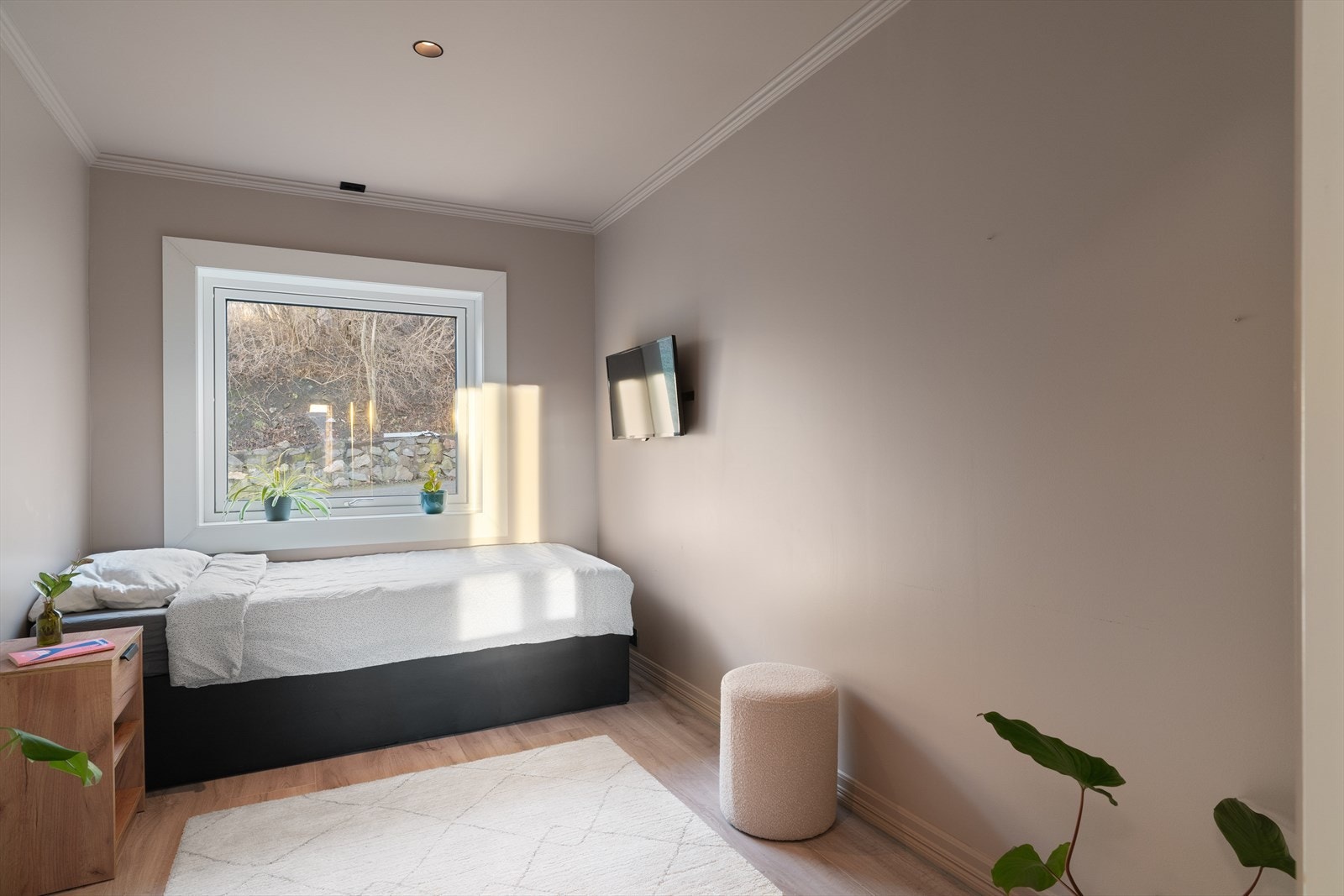 Begge soverommene ligger med adkomst fra gang. Galleribilde