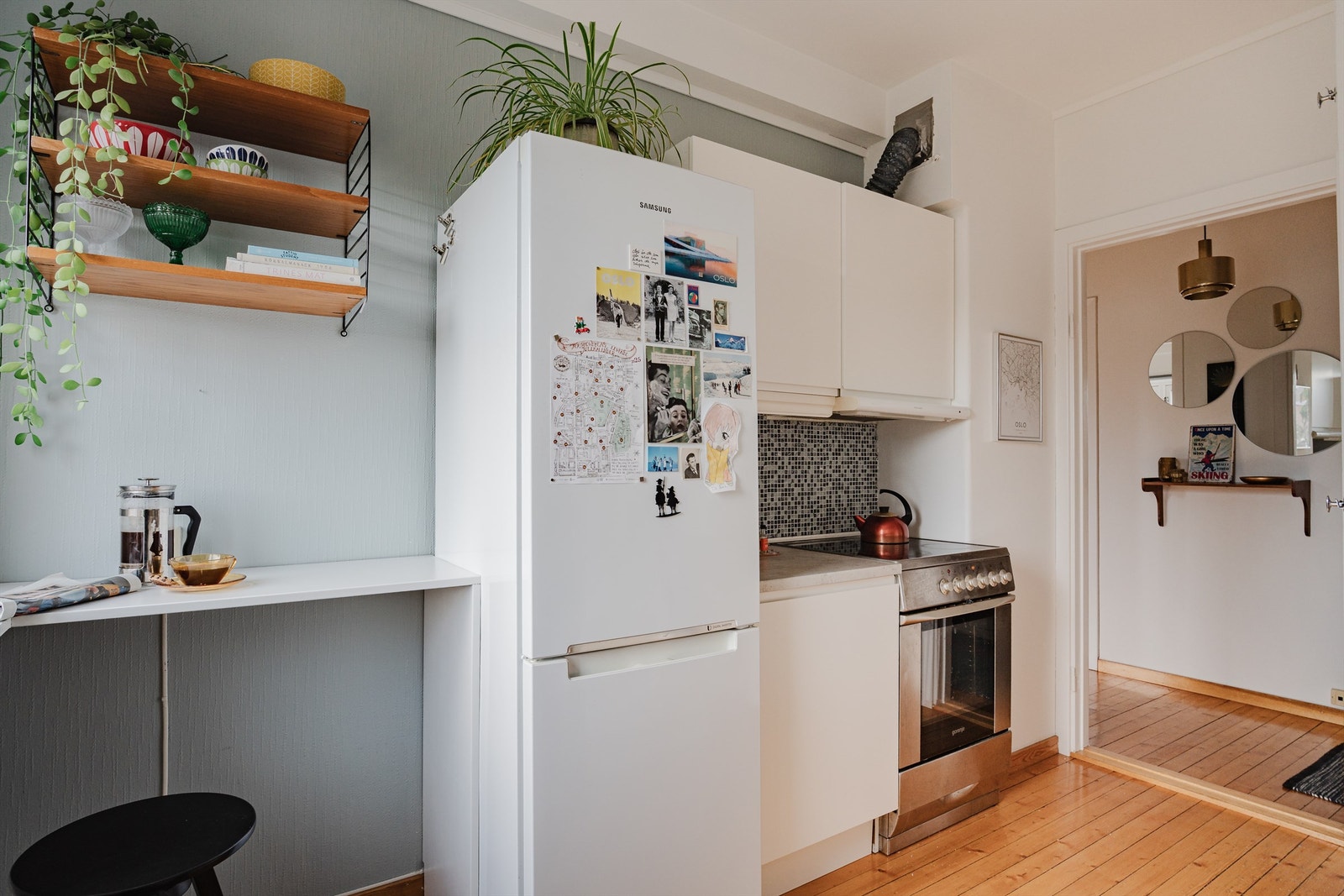 Oppvaskmaskin, komfyr og vaskemaskin medfølger. Galleribilde