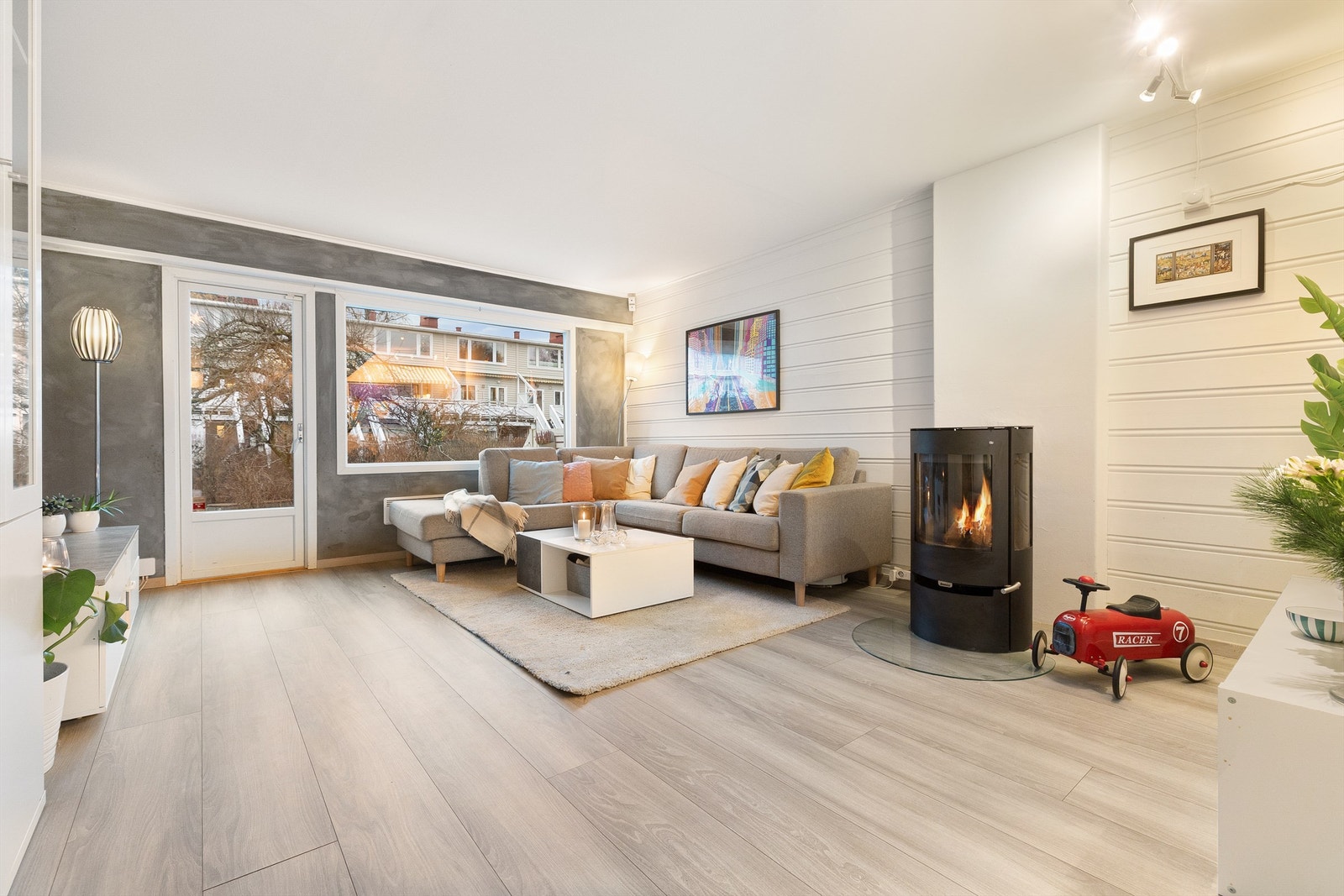 Velkommen til dette flotte rekkehuset over tre etasjer i Vennersborgveien 12C! Galleribilde