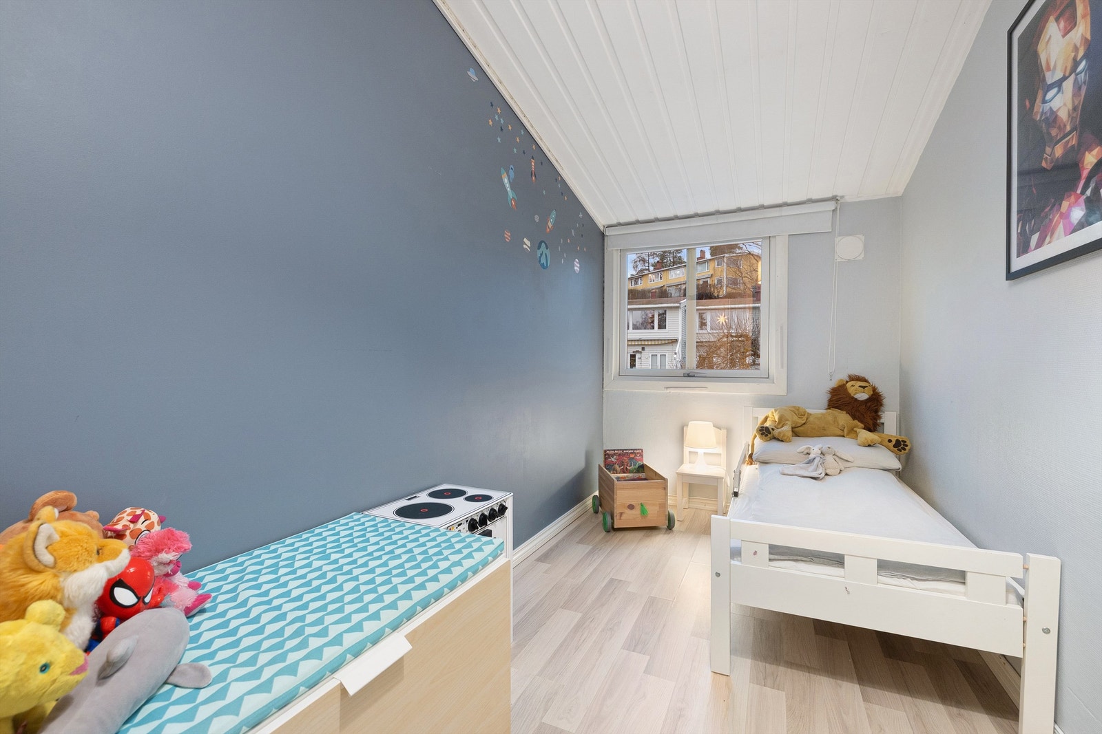 Det andre soverommet egner seg godt som barnerom, gjesterom eller hjemmekontor - tilpasset dine behov. Galleribilde