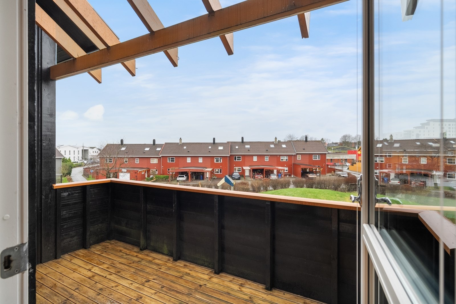 Balkong med utgang fra stue. Galleribilde