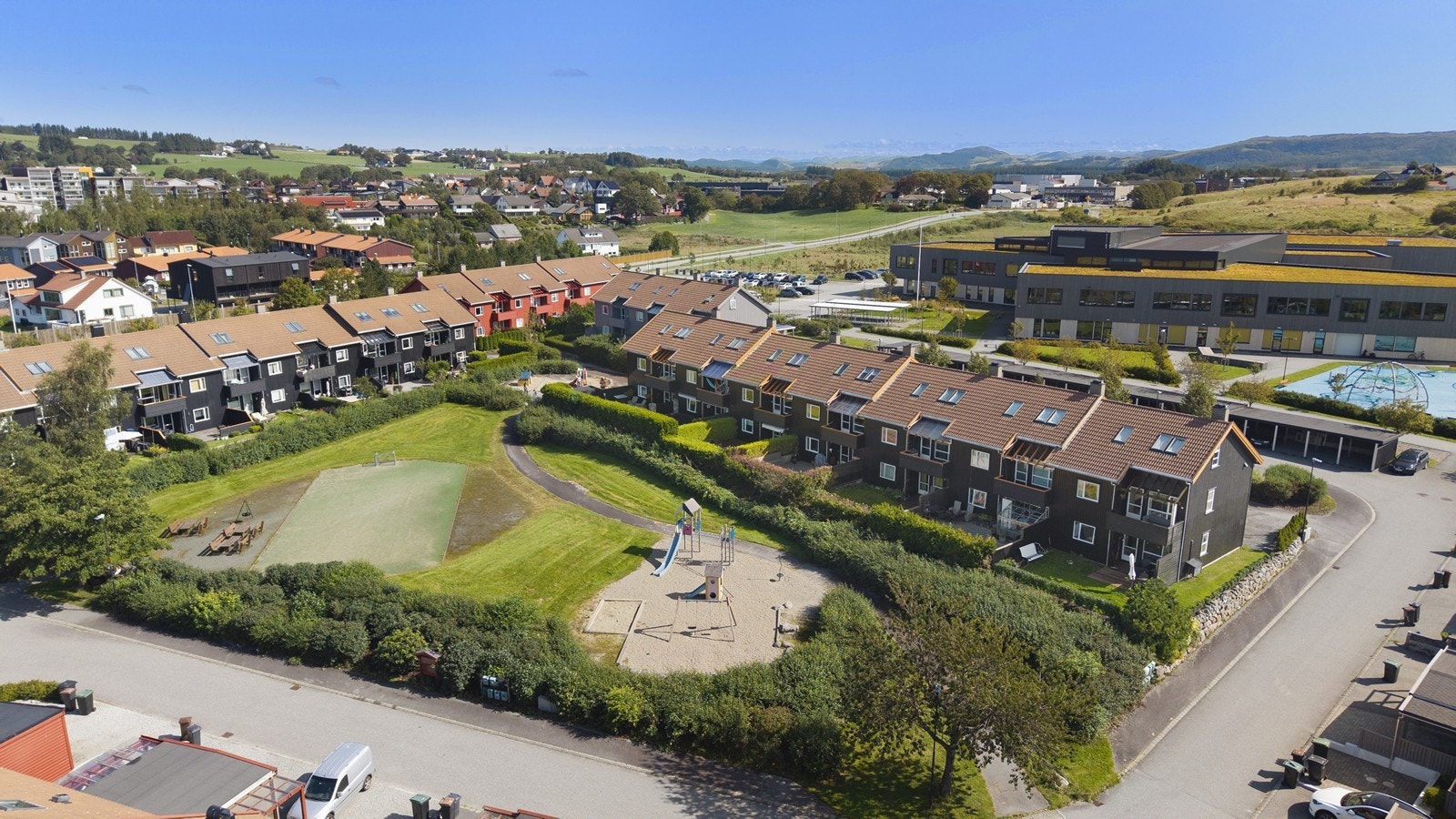 Boligen ligger i et trygt og barnevennlig område på Morenefaret på Bryne. Galleribilde