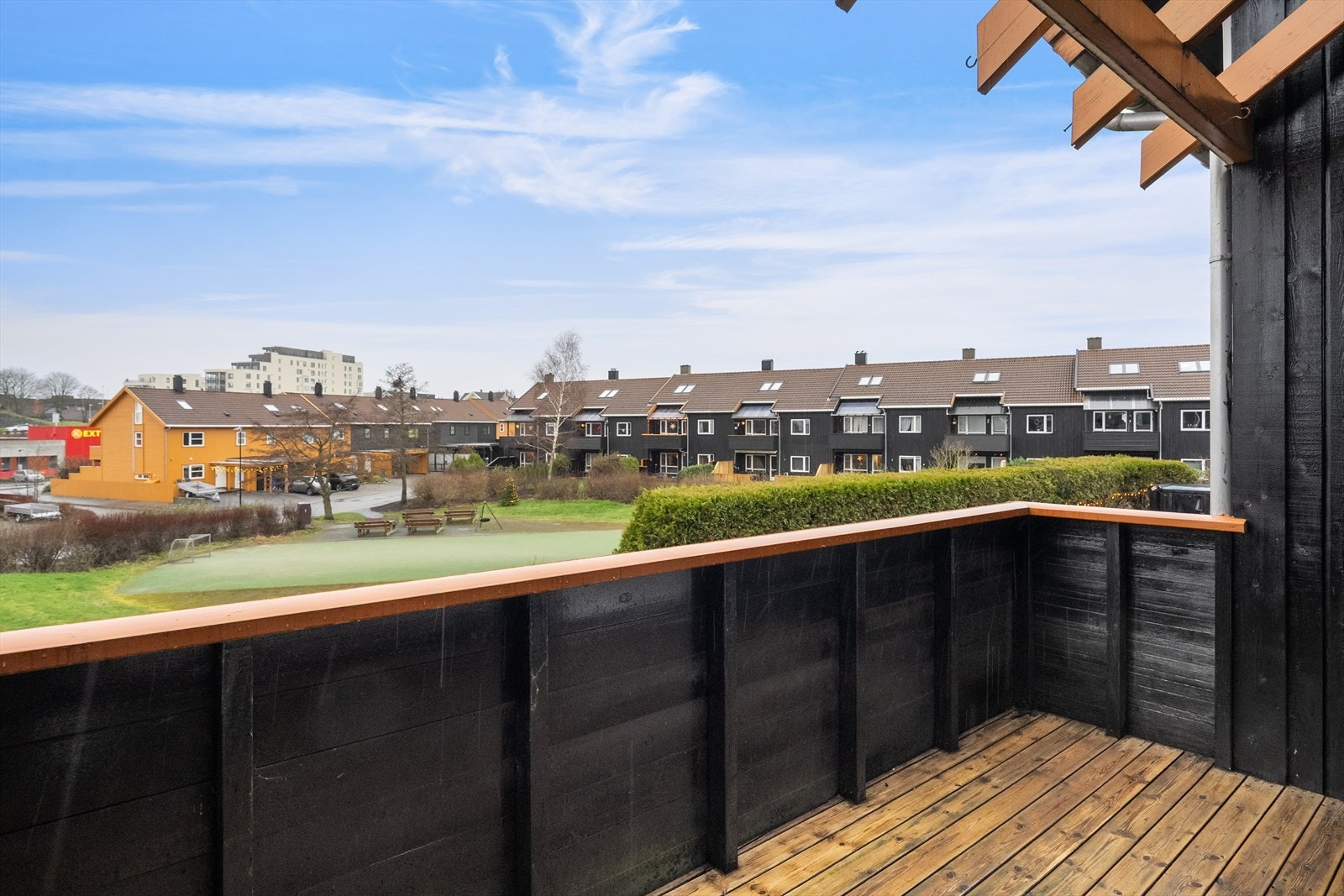 Balkongen er vendt mot vest Galleribilde