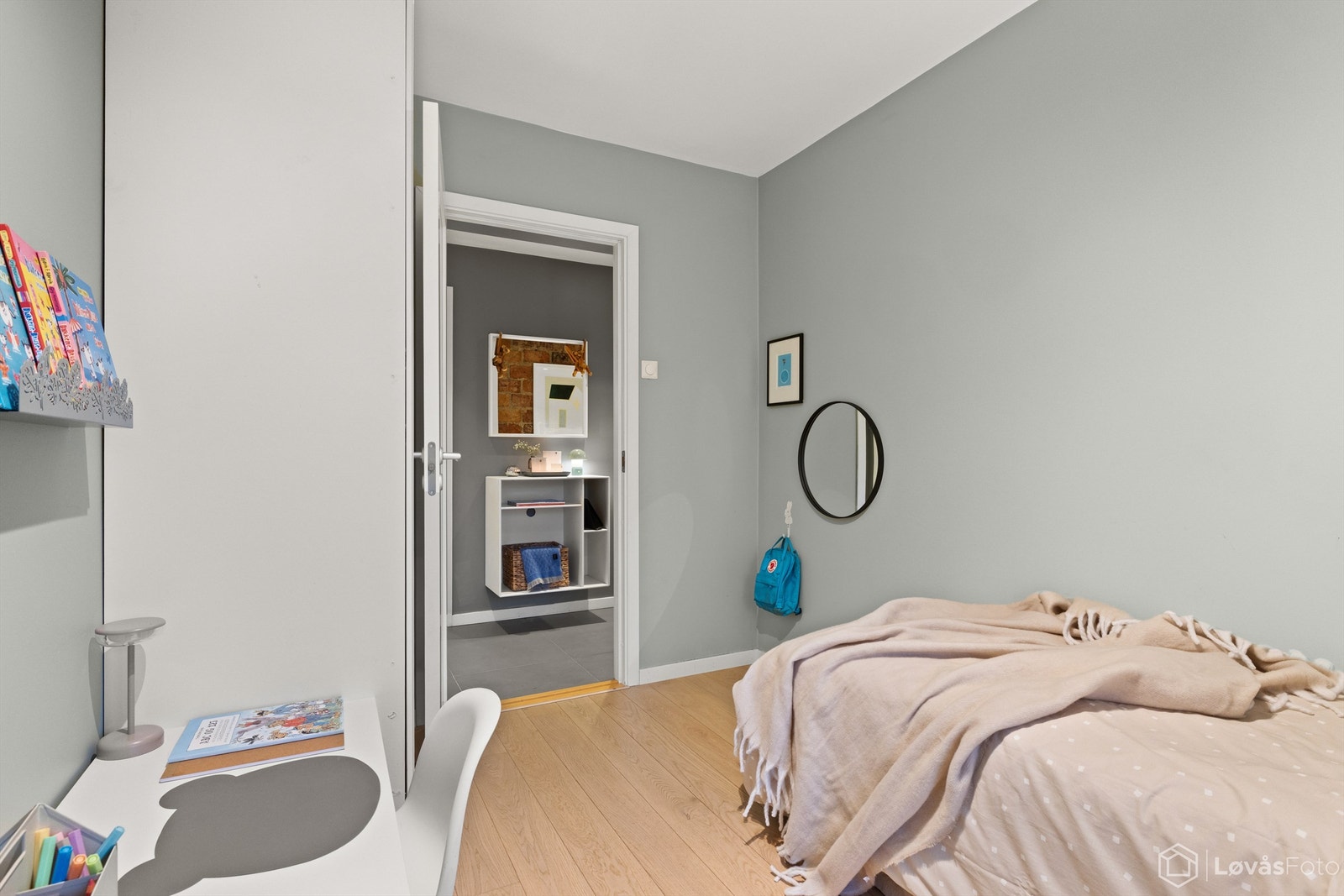 Garderobe på soverommet. (Soverom 2) Galleribilde