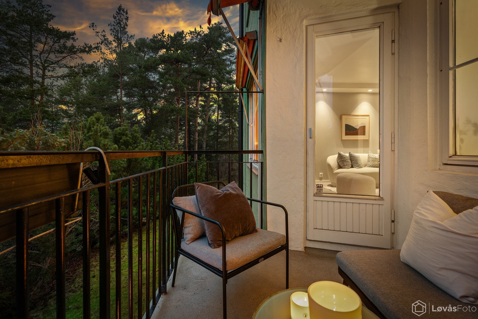 Kveldsstemning på balkongen. Galleribilde