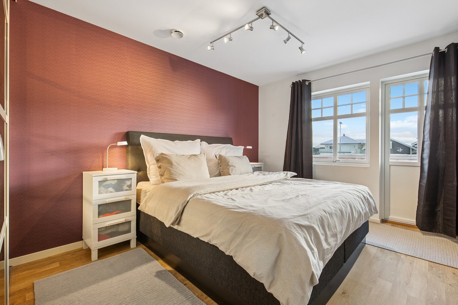 Soverom i 2. etasje, med utgang til veranda Galleribilde