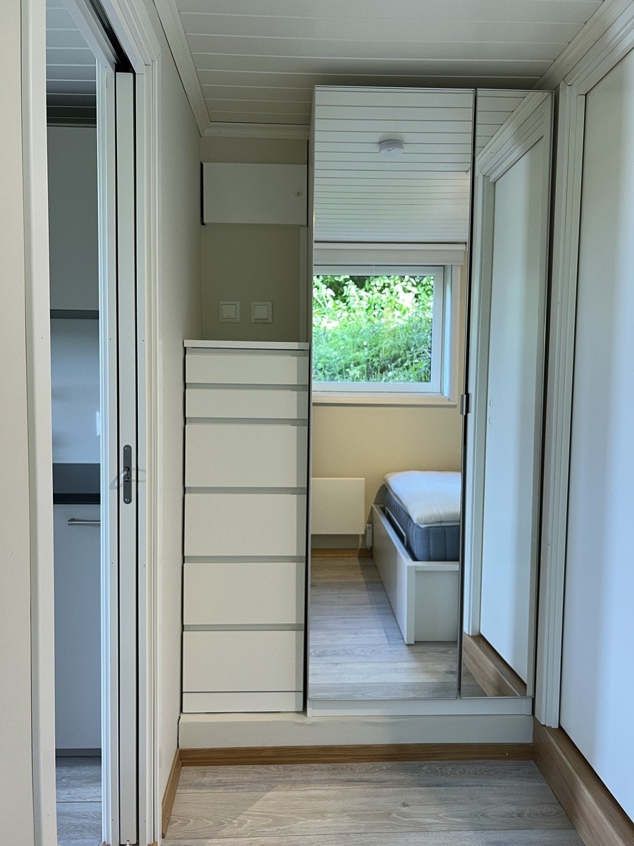 Garderobeskap Galleribilde