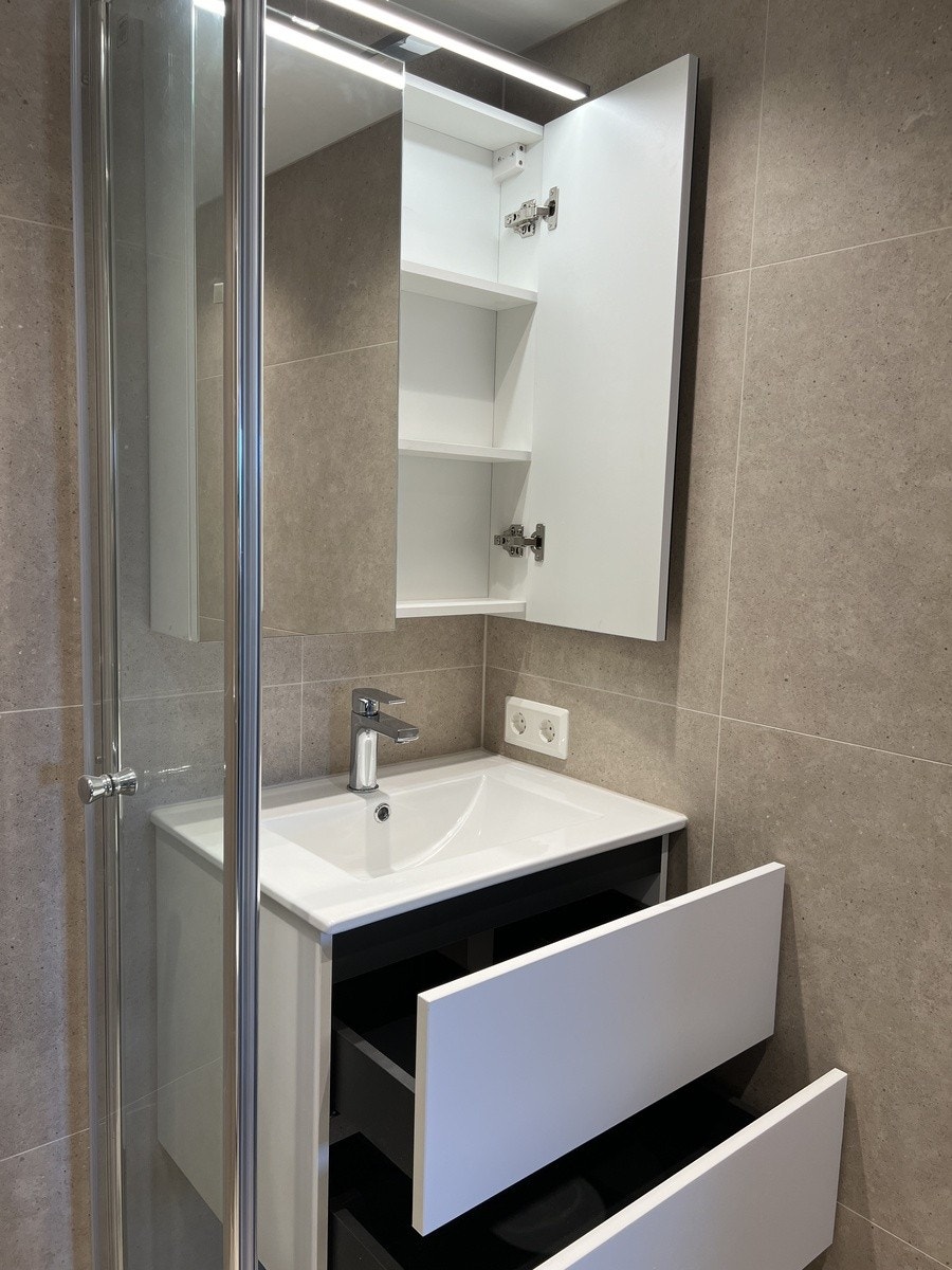 Oppbevaringsplass på bad Galleribilde