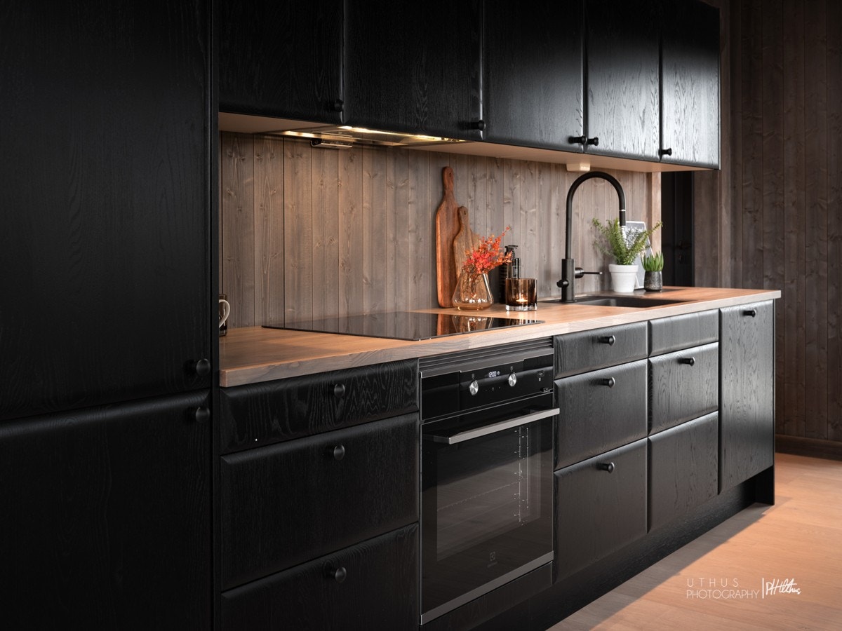 Alle hvitevarer er integrerte - Legg merke til detaljene med sort håndgrep i vasken Galleribilde