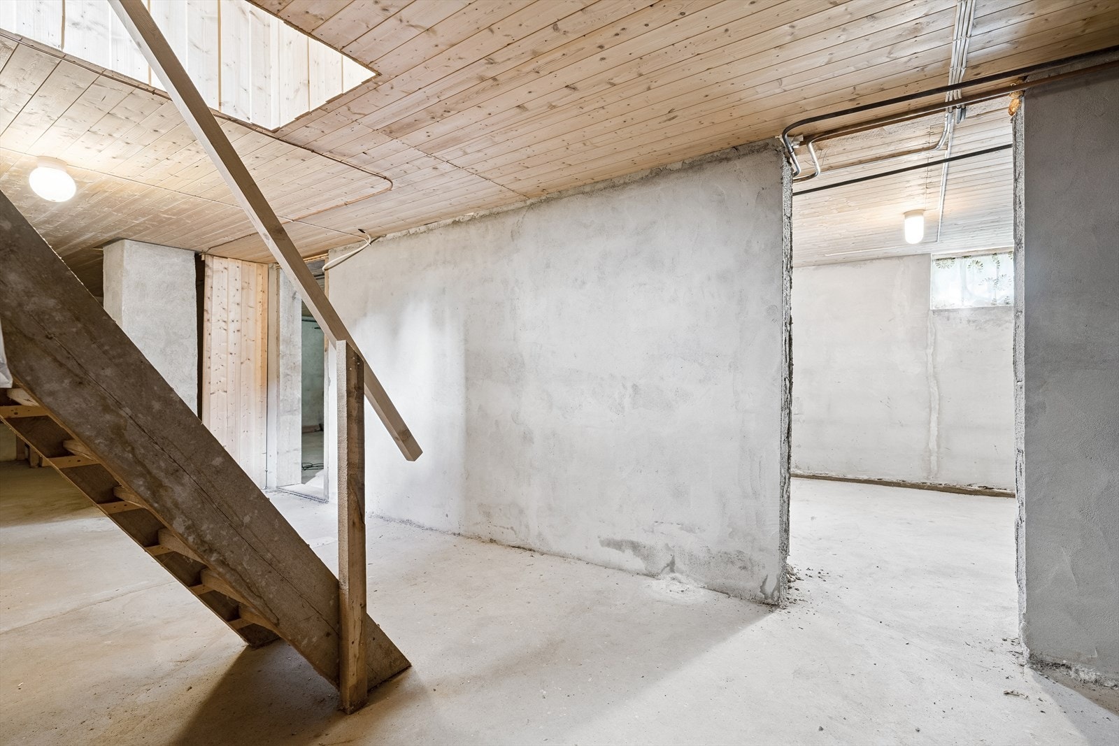 Kjeller med 2 lagerrom Galleribilde