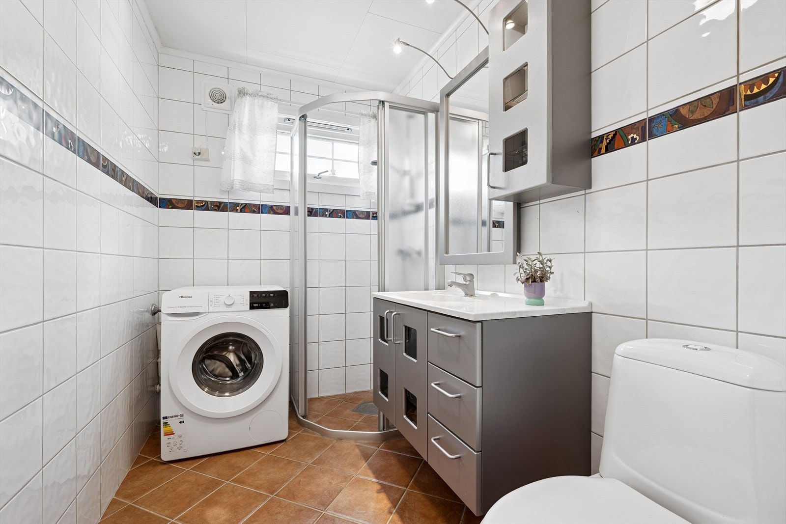 Flislagt bad fra 1996 Galleribilde