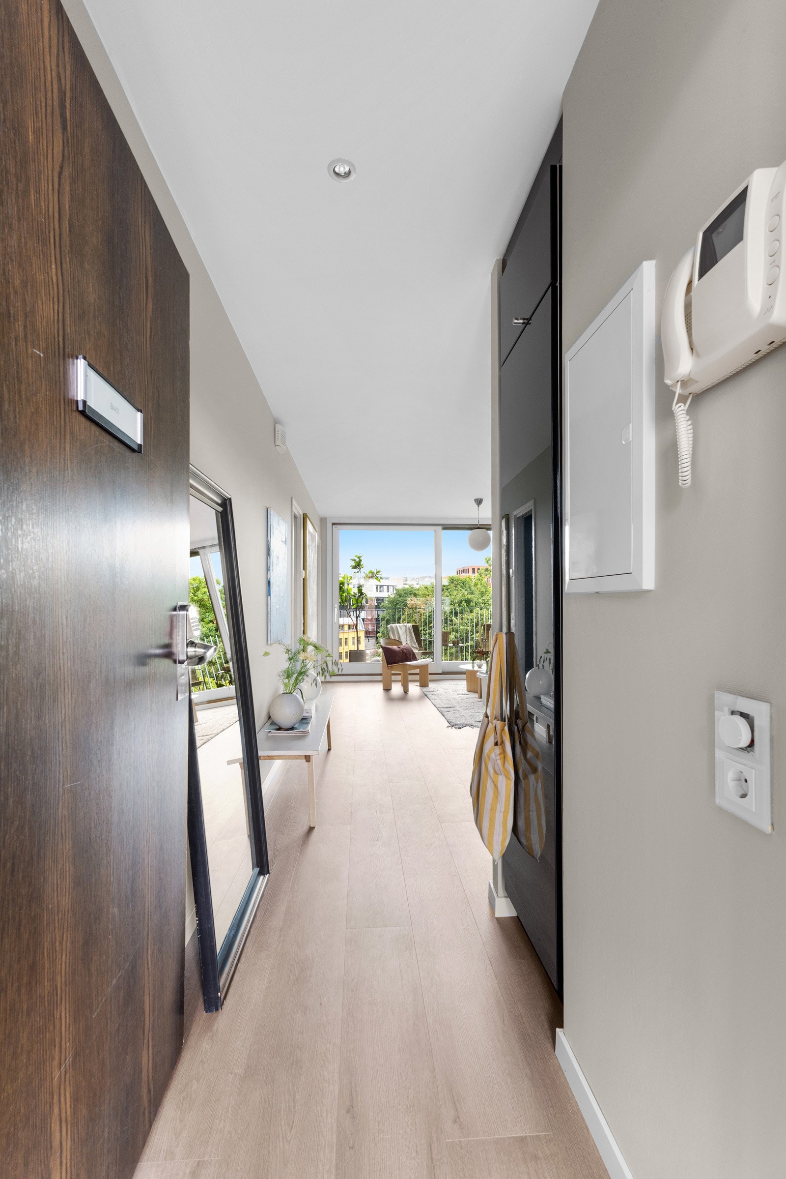 Behagelig vannbåren varme i gulvet. Galleribilde