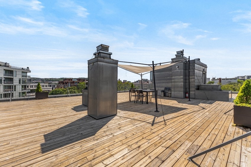 Beboerne har tilgang til en hyggelig takterrasse på toppen av bygården. Galleribilde