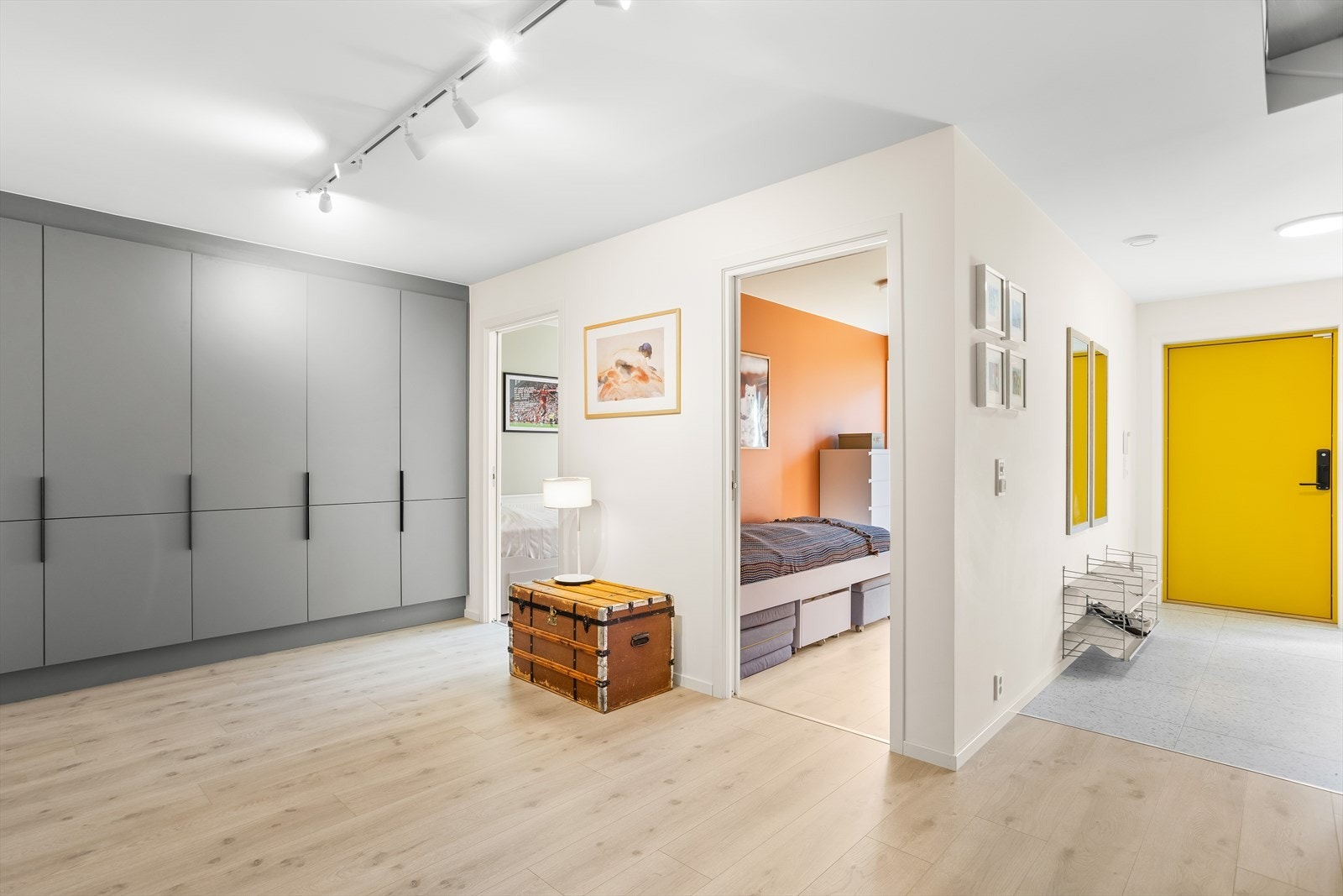 Det er god plass i eksklusive skap fra Sigdal. Galleribilde