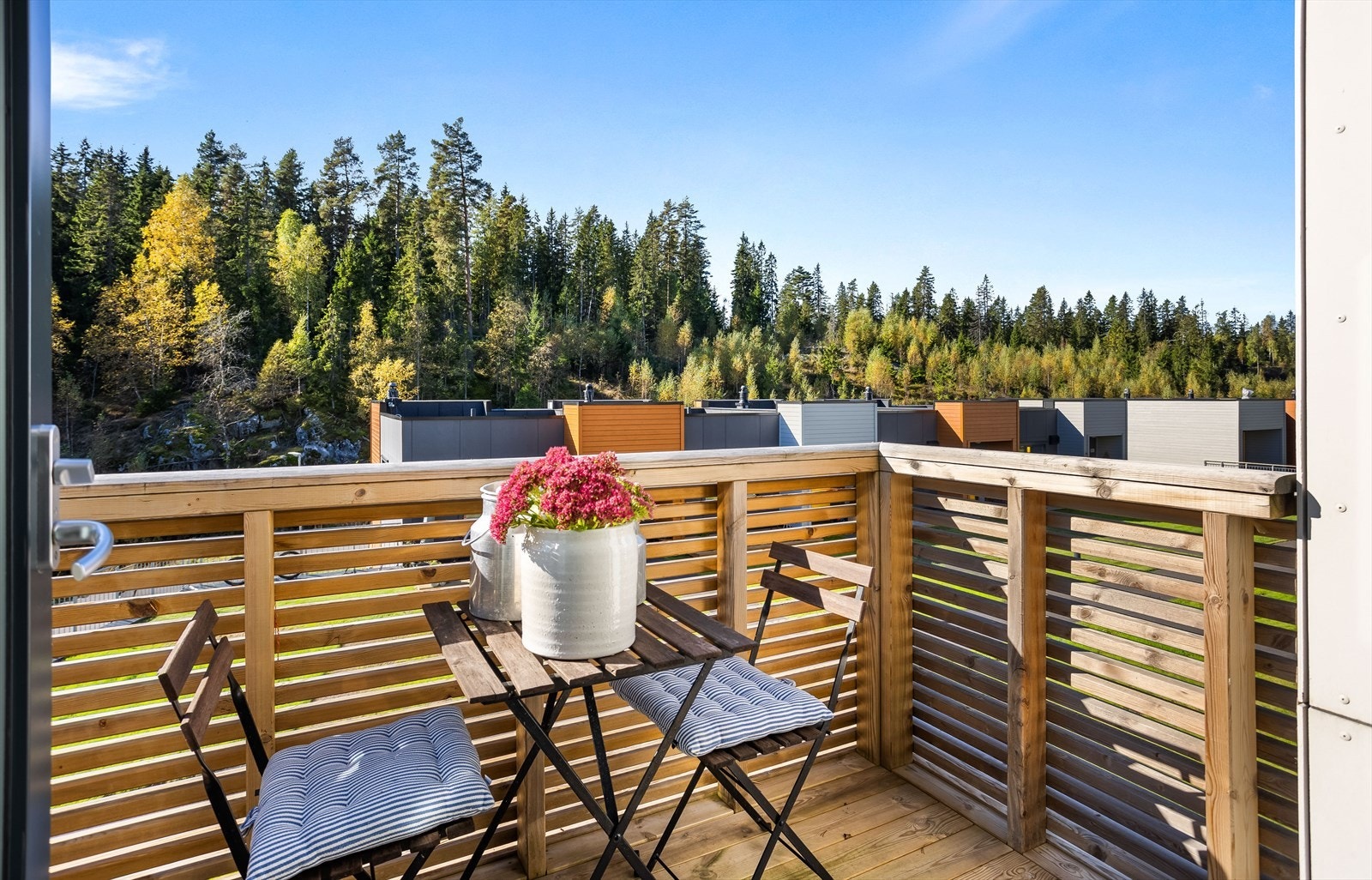 Fra stuen er det utgang til en sydvestvendt balkong på 4m². Galleribilde