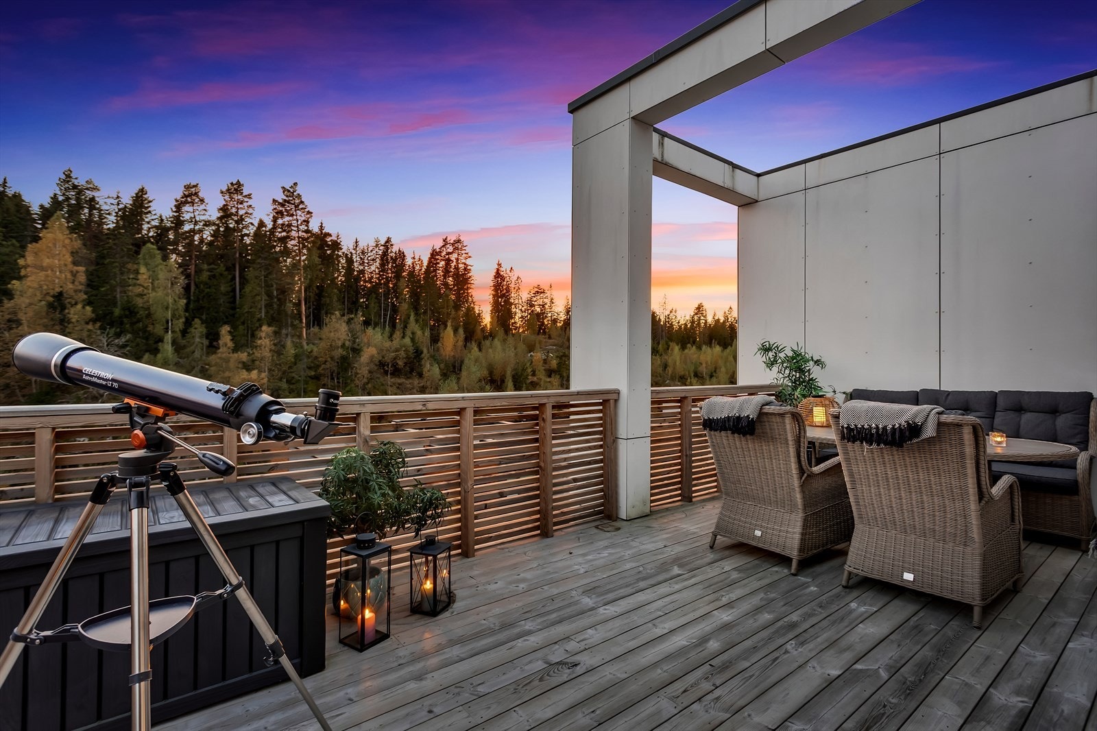 Boligen har flere romslige og private uteplasser. Galleribilde