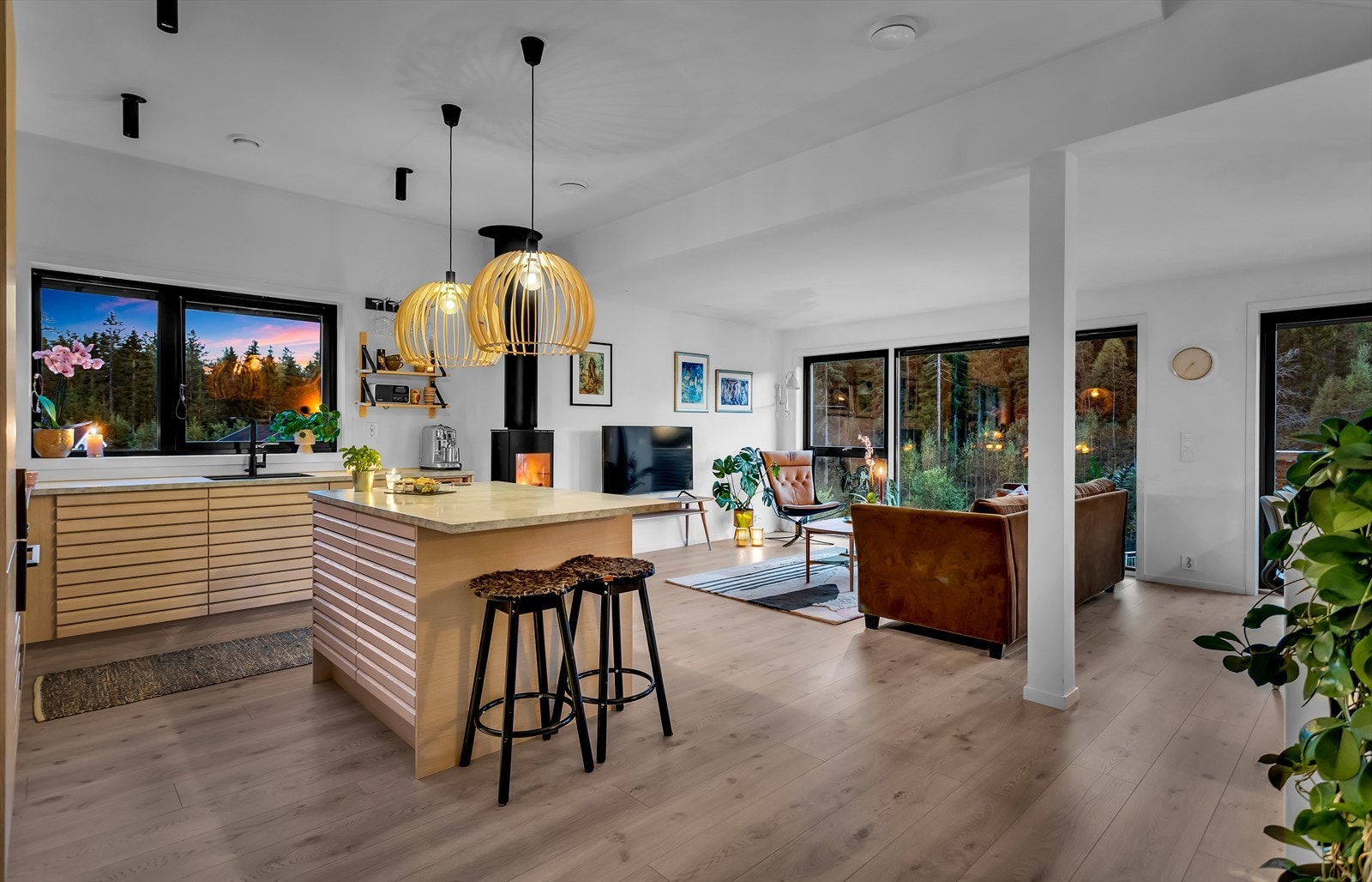 Boligen er fra 2022 og holder en gjennomgående høy standard. Galleribilde