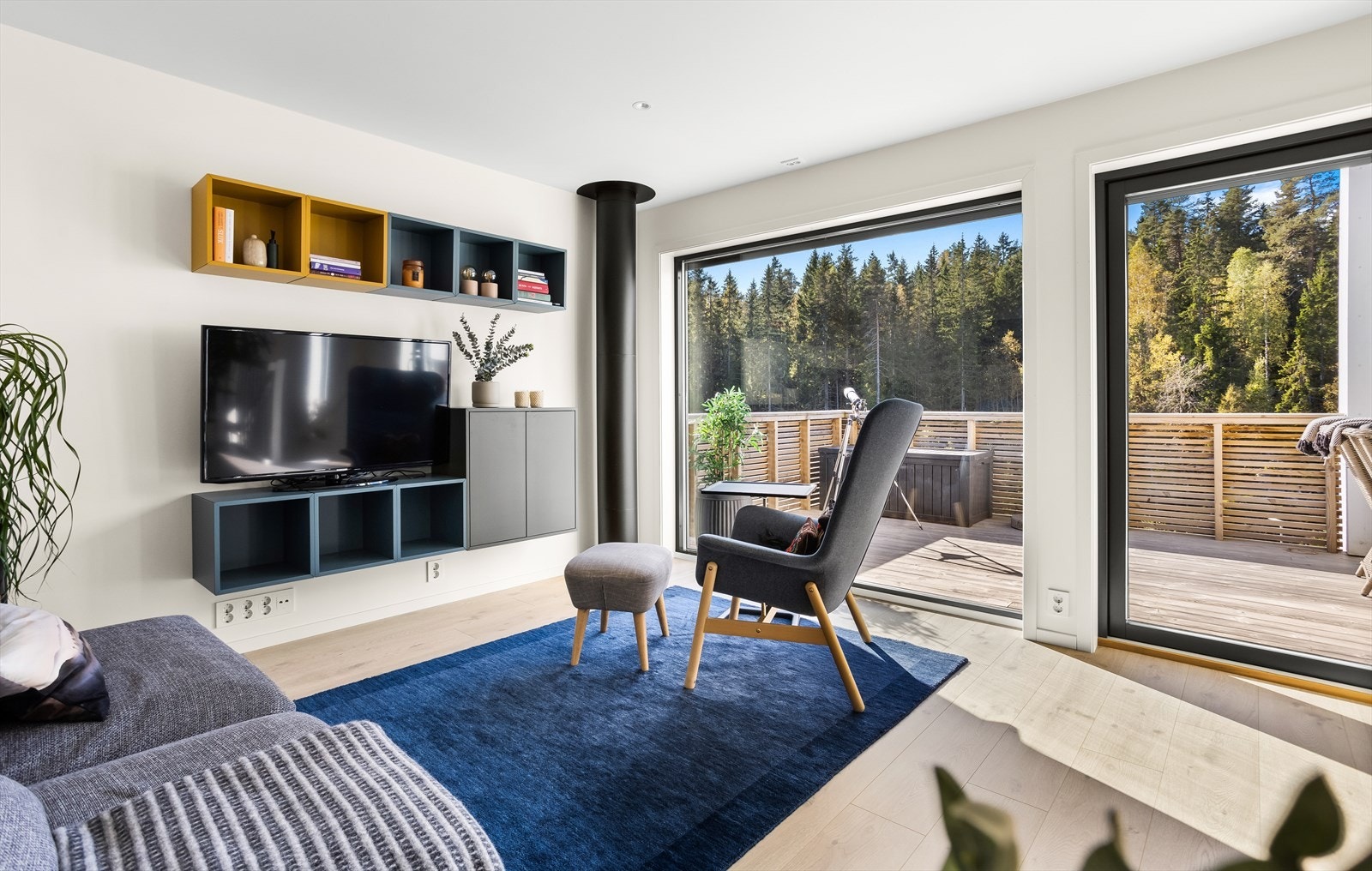 Dette er et fleksibelt rom som passer utmerket som en ekstra stue, kontor eller lekeareal. Galleribilde