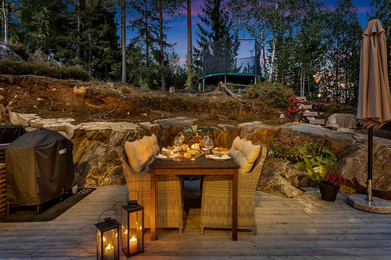 Her er det god plass til å samle venner og familie for hyggelige stunder utendørs. Galleribilde