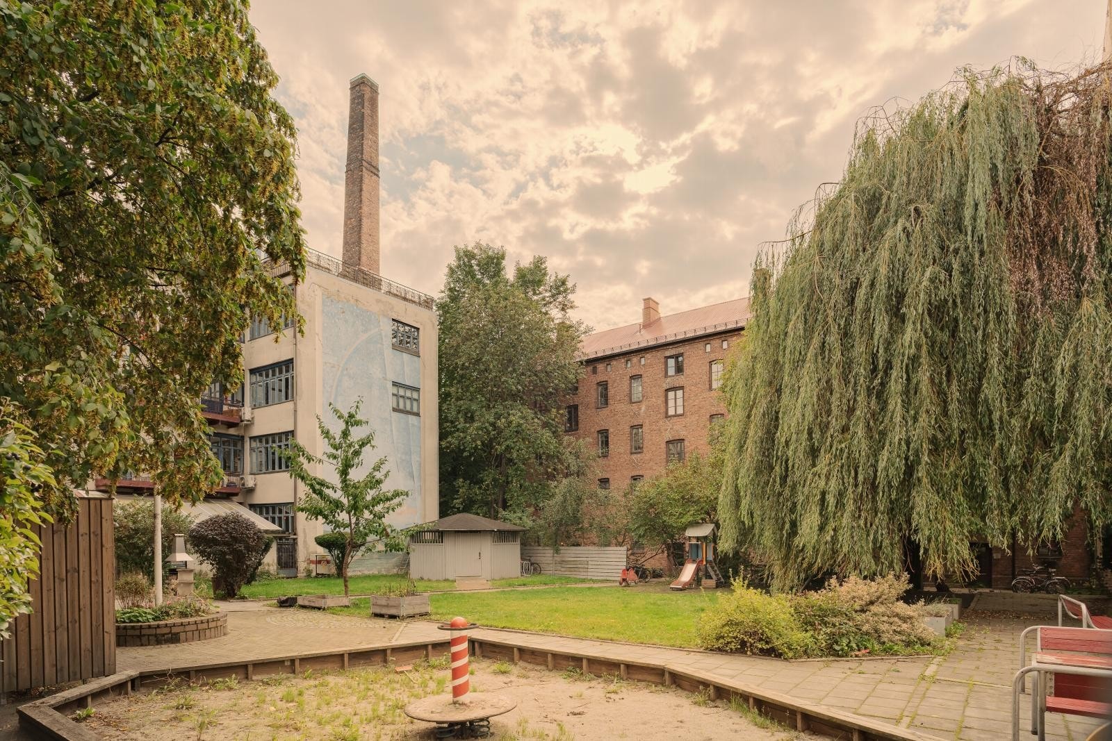 Borettslaget har grønne og hyggelige fellesområder Galleribilde