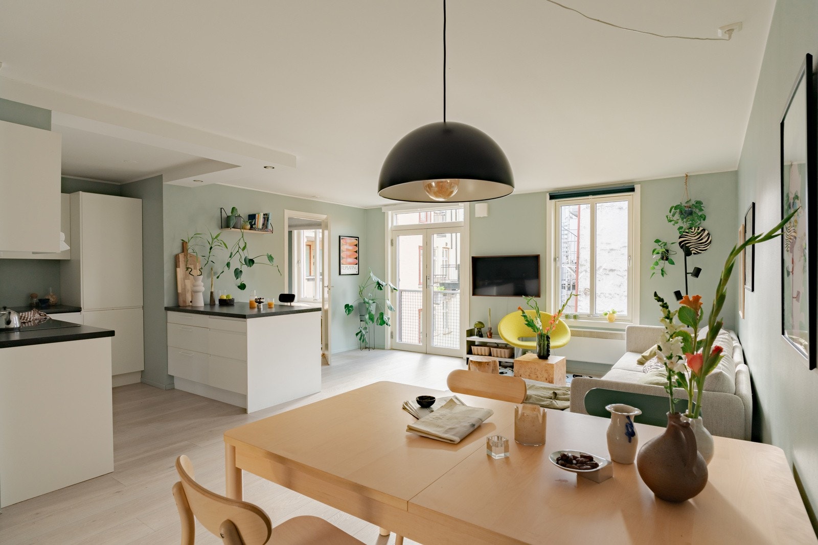 Boligen ligger skjermet til mot bakgård i 3. etasje med heis Galleribilde