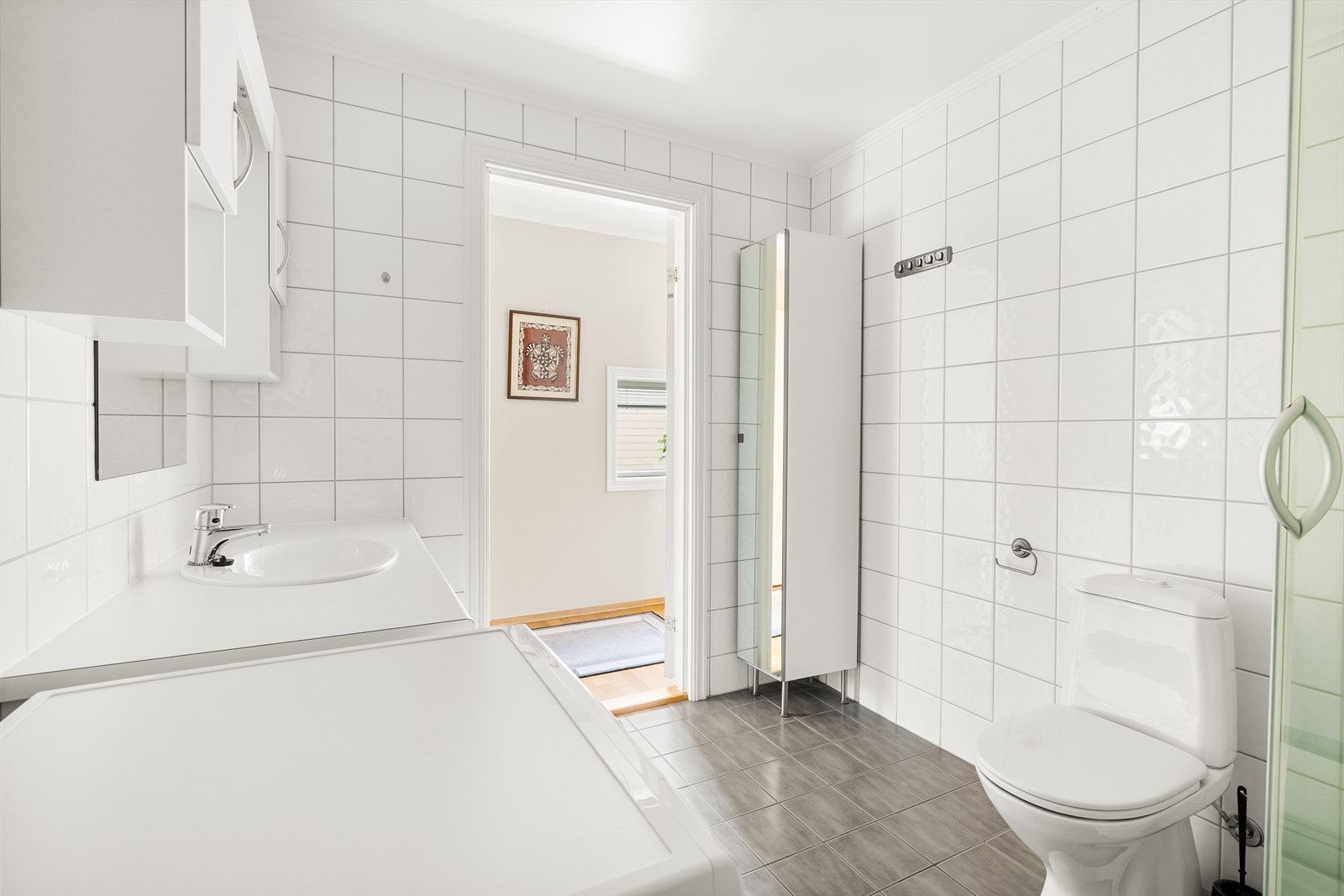 Det er opplegg for vaskemaskin på badet. Galleribilde