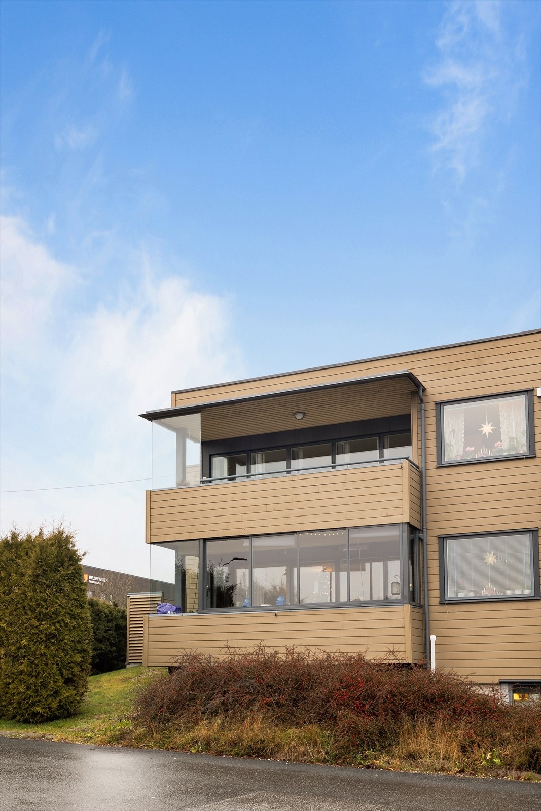 Leiligheten ligger i 2.etasje og det er adkomst med heis. Galleribilde