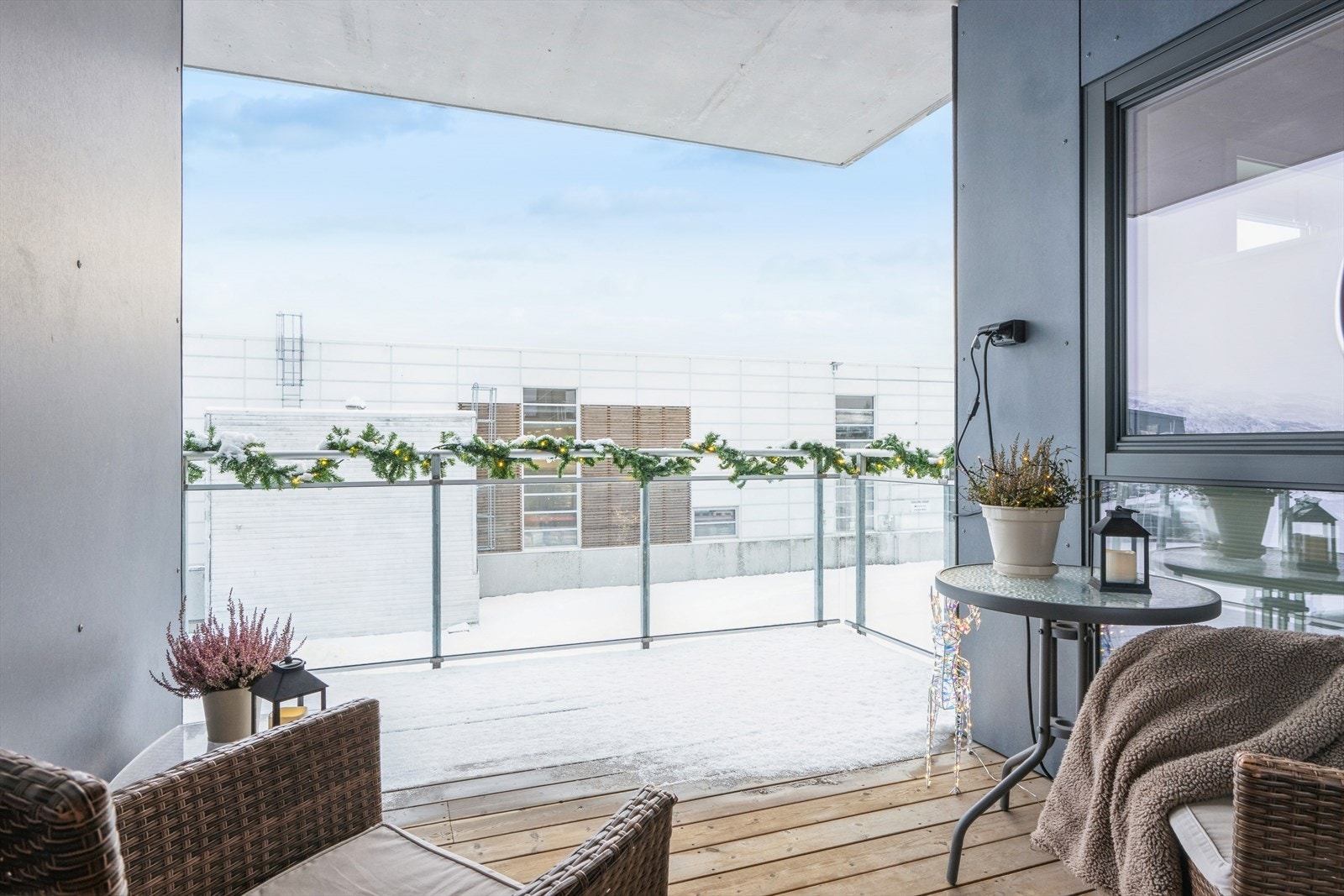 Lun og overbygd balkong. Galleribilde