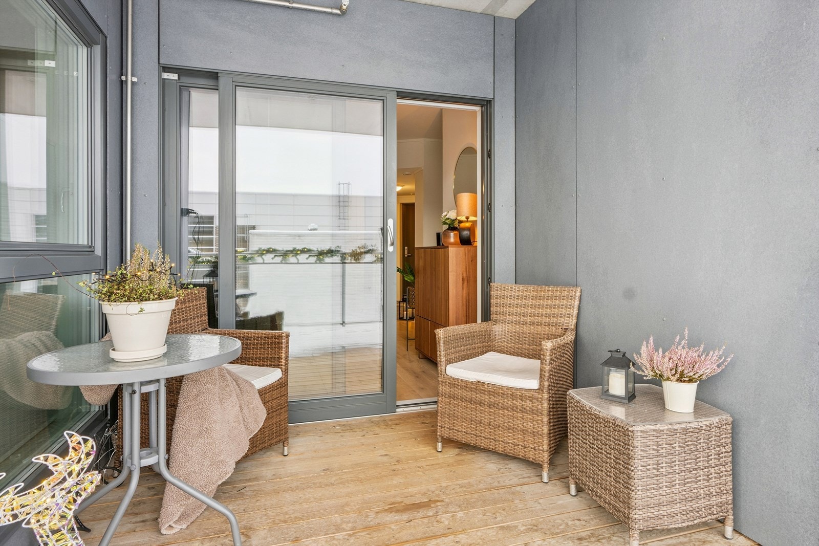 Lun og overbygd balkong. Galleribilde