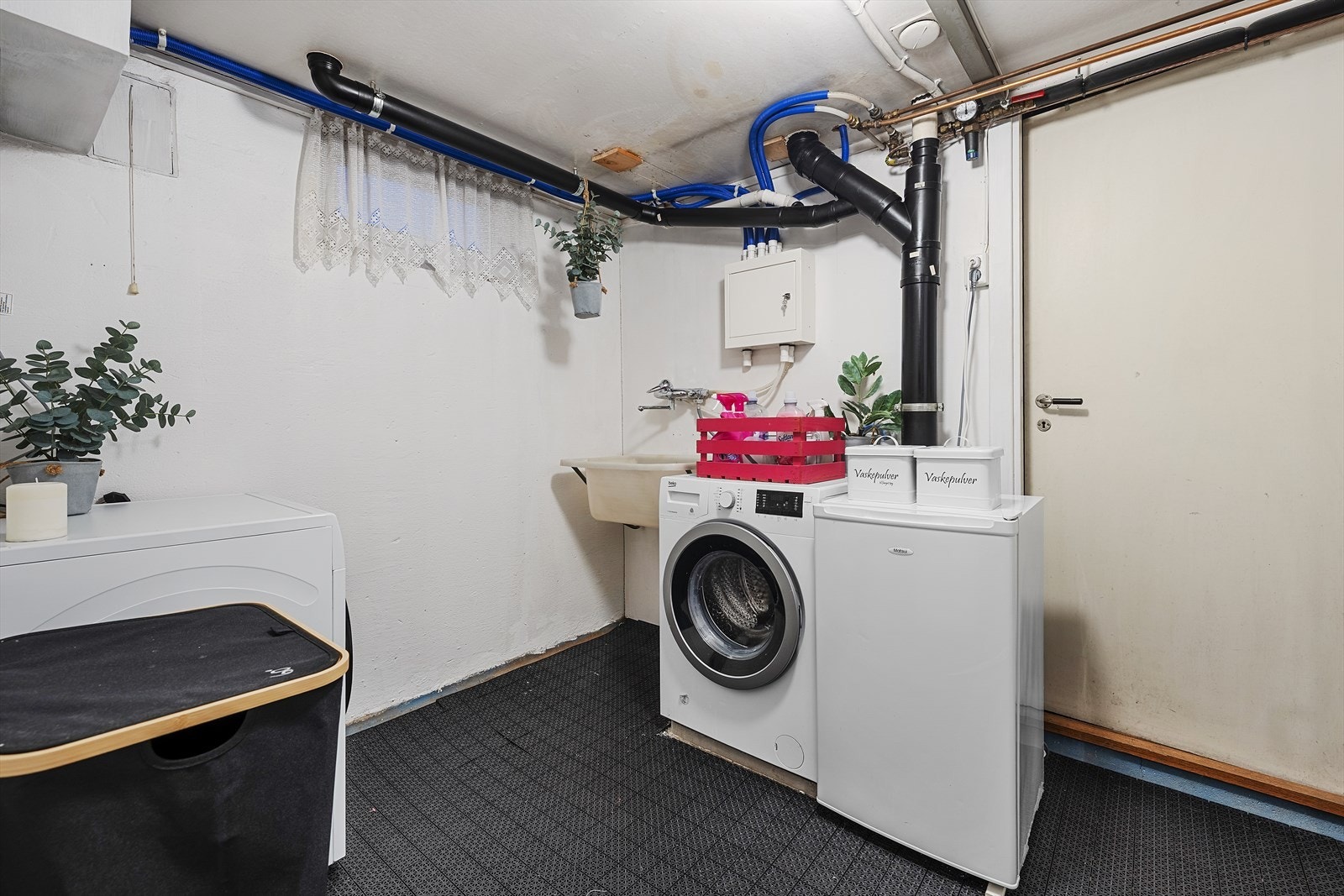 Vaskerom Galleribilde