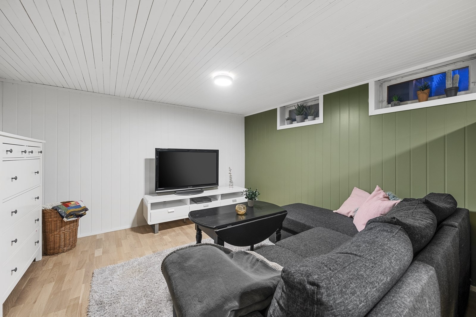 Romslig kjellerstue (Rommet er ikke godkjent til varig opphold) Galleribilde