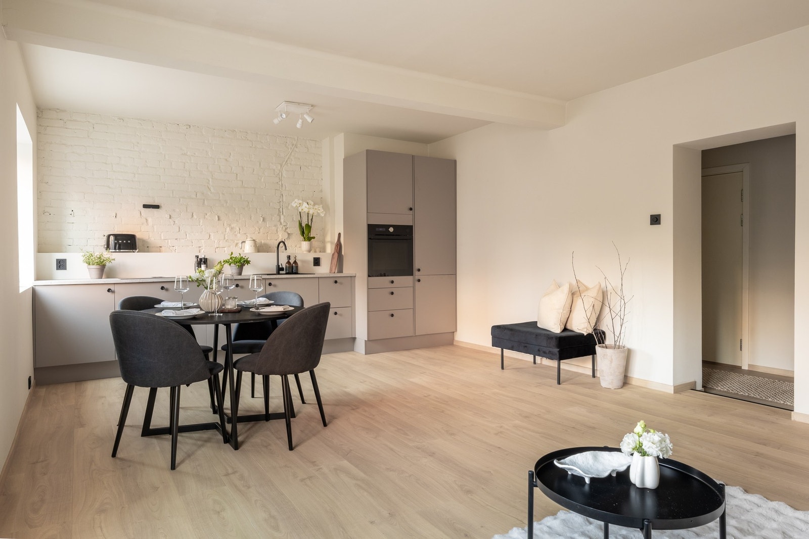 Leiligheten ble omfattende pusset opp høsten 2025 - nytt kjøkken, bad, el-anlegg og rør-anlegg Galleribilde